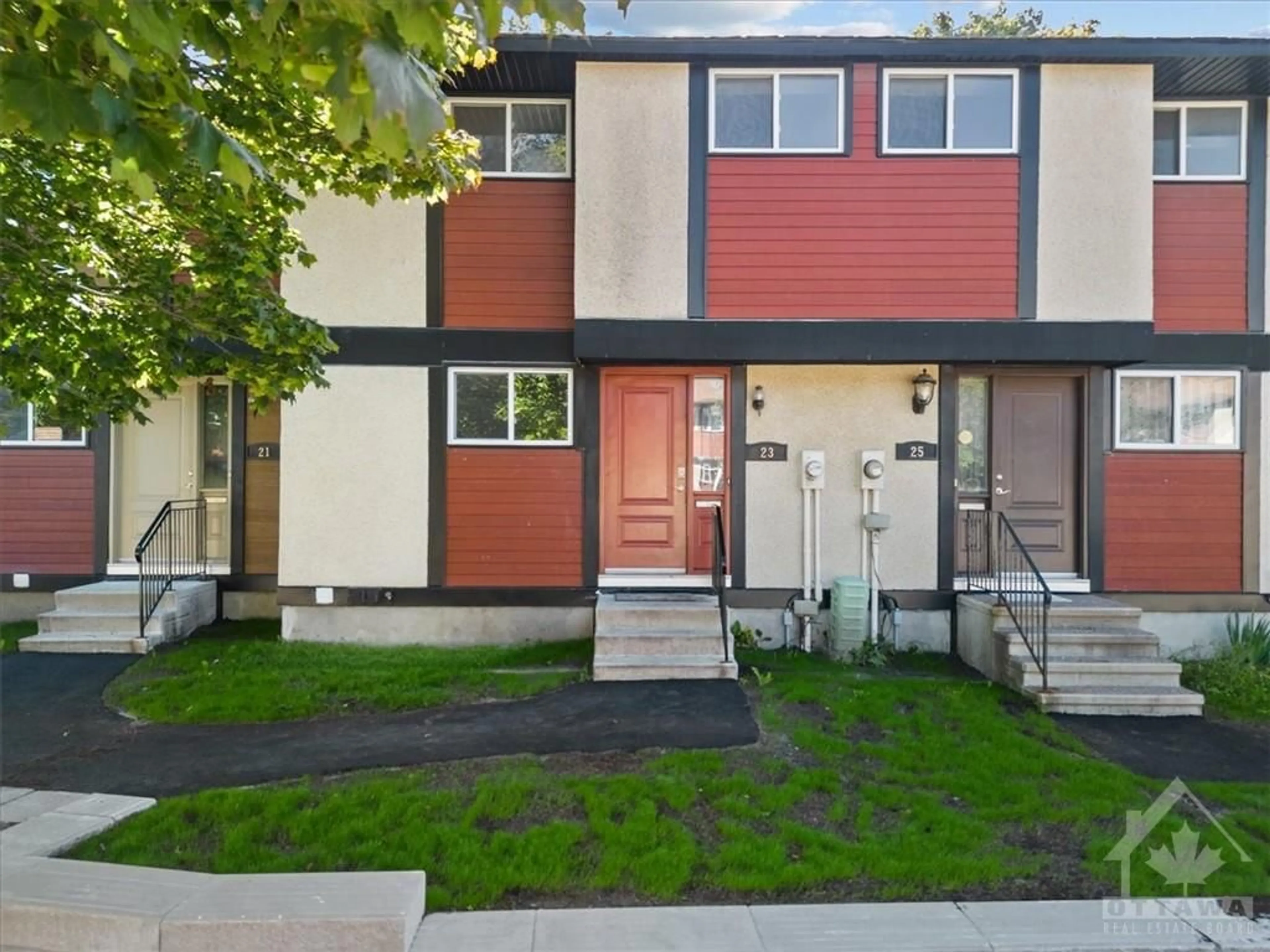 A pic from exterior of the house or condo for 23 MCCLINTOCK Way, Kanata Ontario K2L 2A3