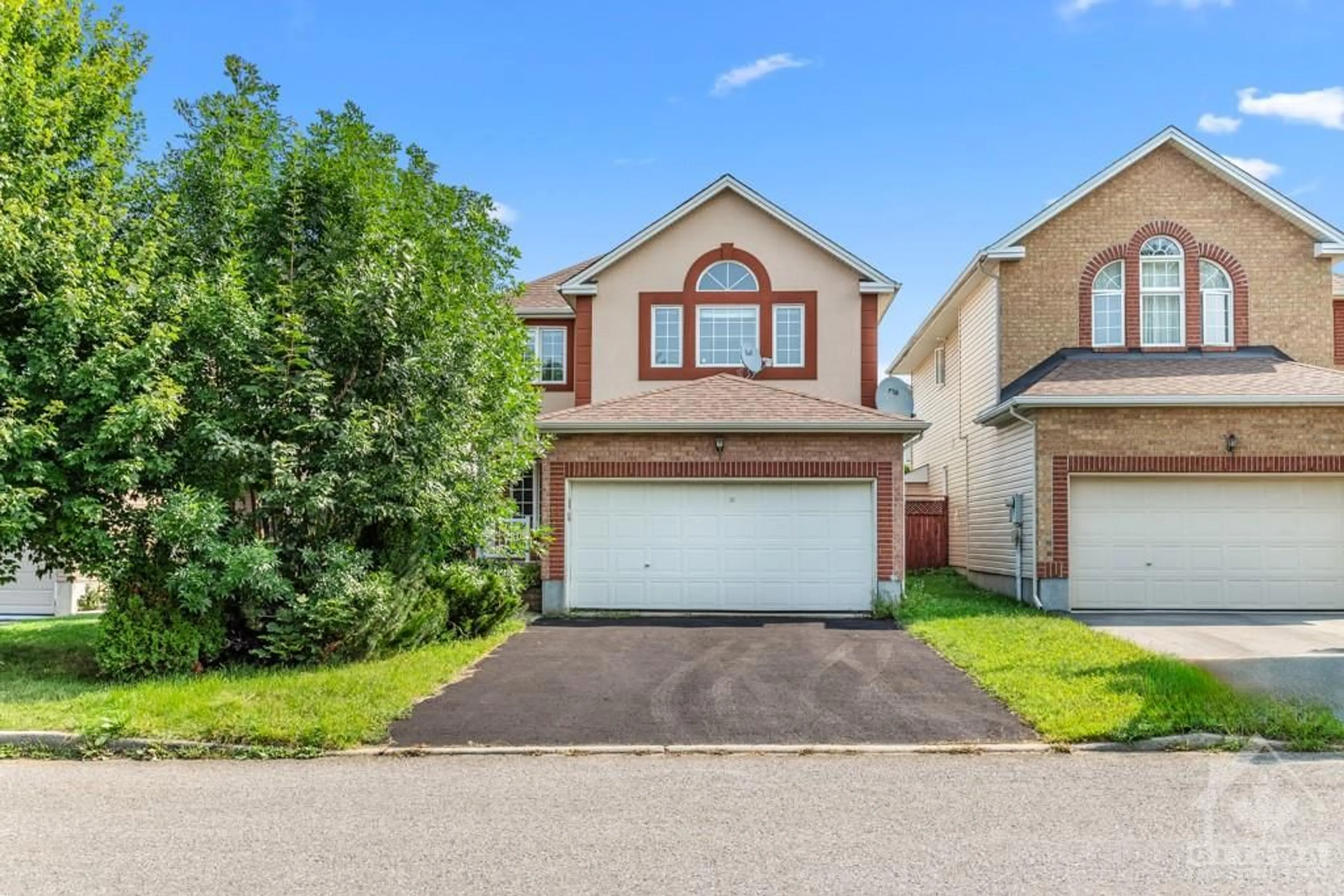 Frontside or backside of a home for 14 CRAIGHALL Cir, Ottawa Ontario K1T 4B4