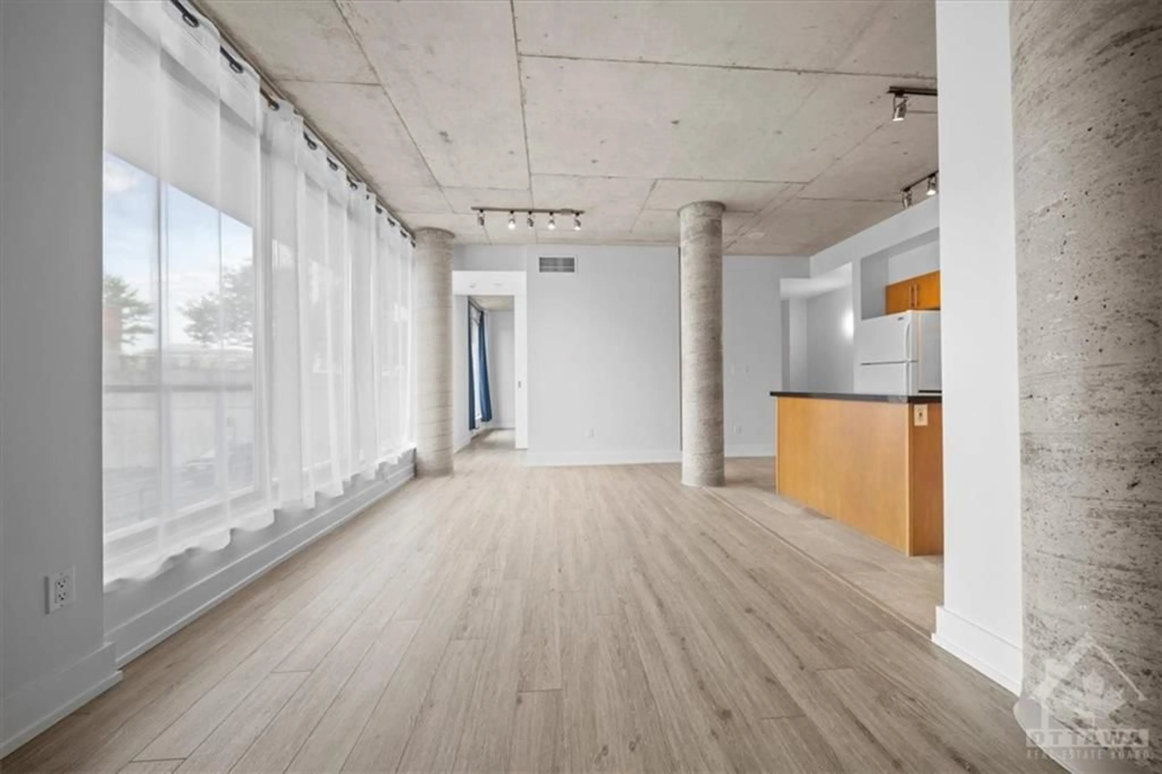 Other indoor space, wood floors for 383 CUMBERLAND St #204, Ottawa Ontario K1N 1J7