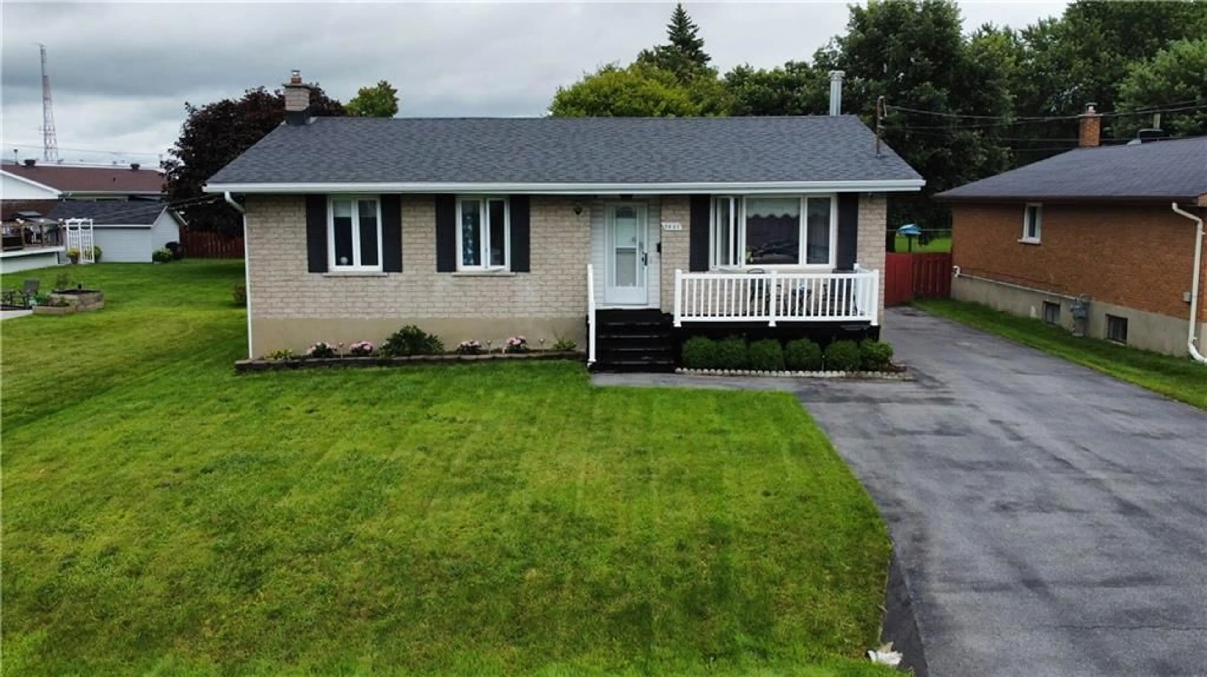 Frontside or backside of a home for 1621 BIRMINGHAM St, Cornwall Ontario K6H 3N1