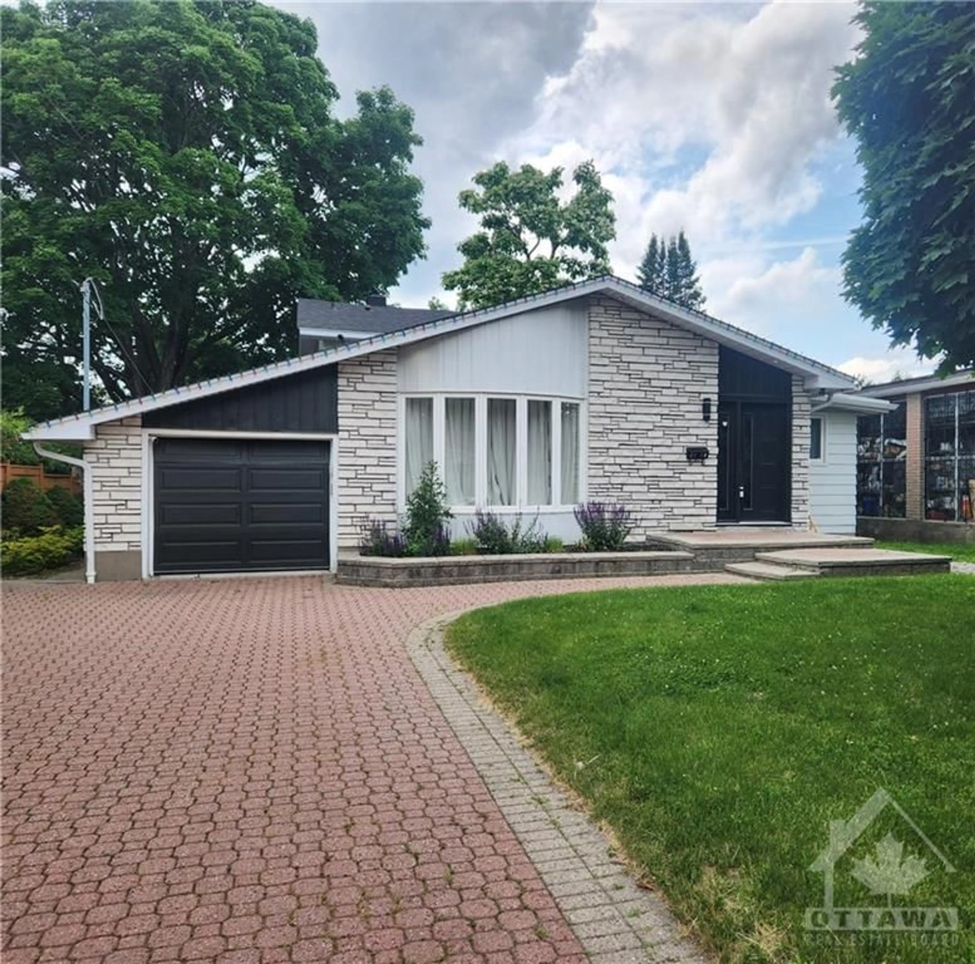 Home with brick exterior material for 2114 BALHARRIE Ave, Ottawa Ontario K1G 1G5