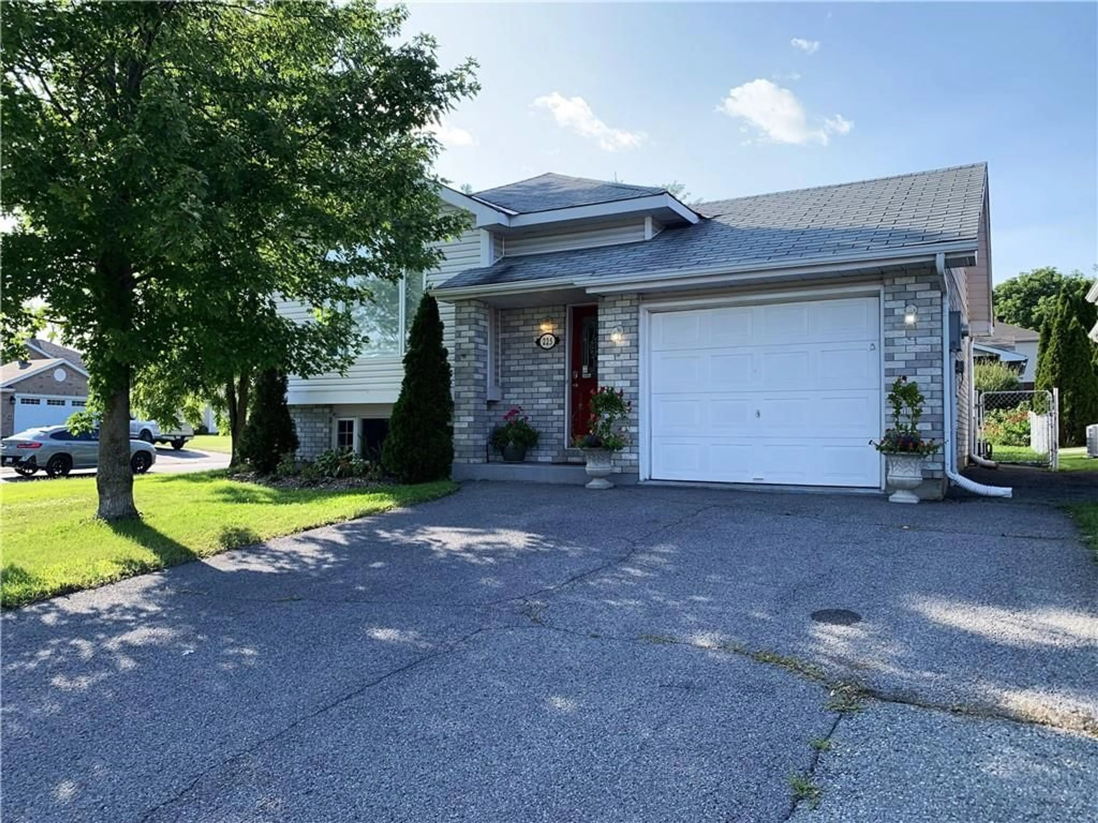 Frontside or backside of a home for 225 WELLINGTON St, Cornwall Ontario K6H 7C3