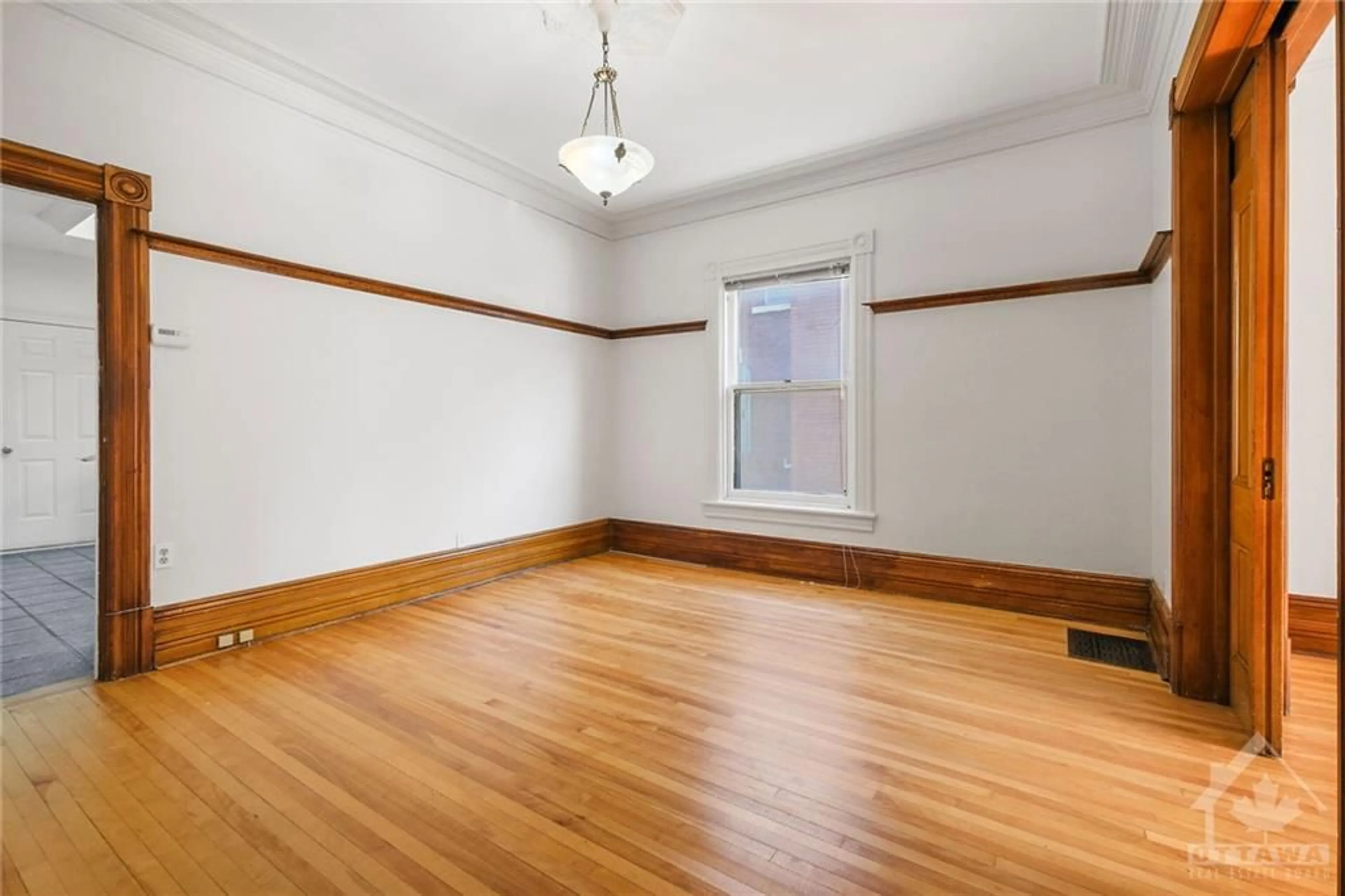 A pic of a room, wood floors for 27 & 29 THIRD Ave, Ottawa Ontario K1S 2J5