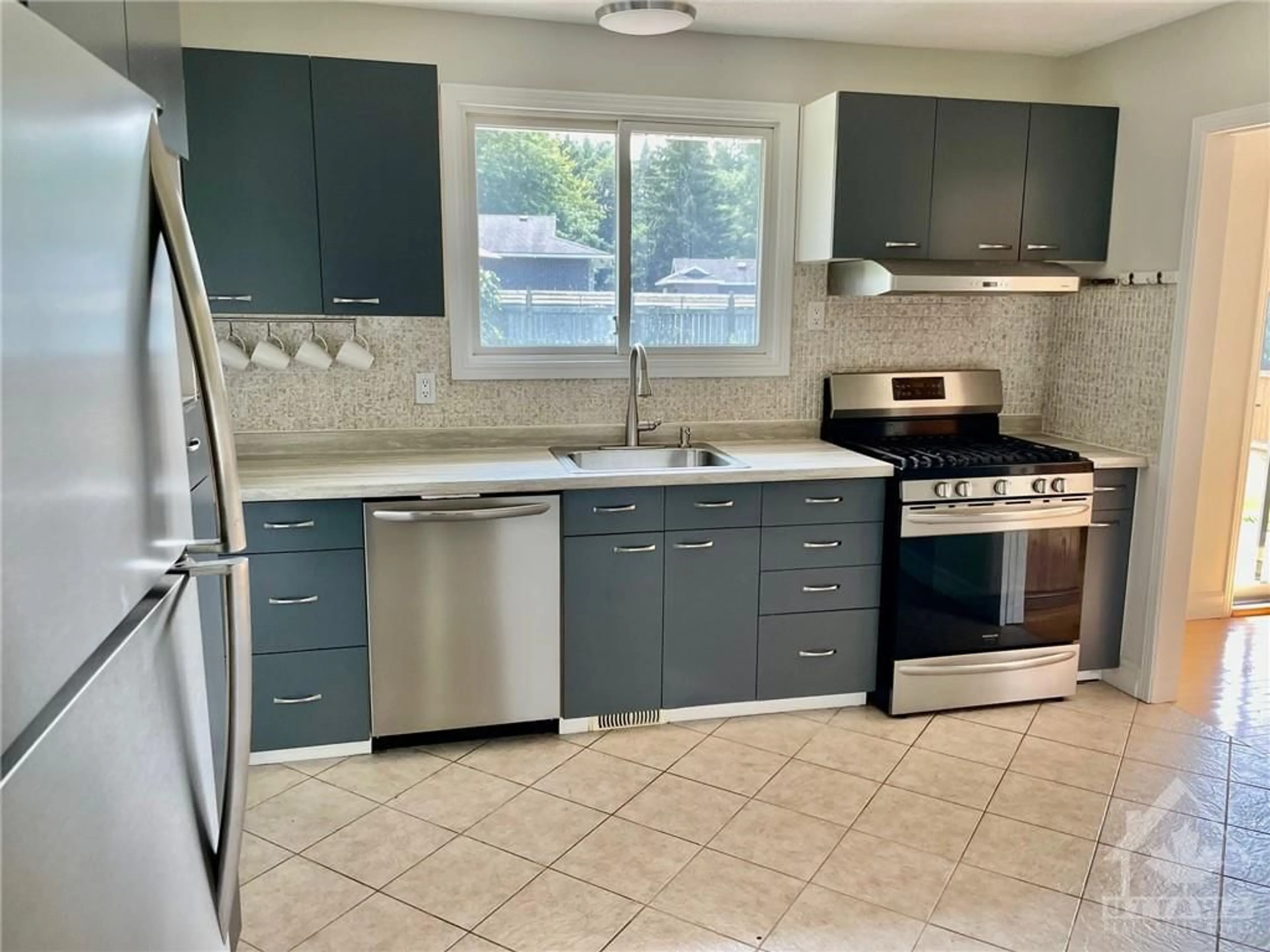 Standard kitchen for 161 ROBERTLEE Dr, Carp Ontario K0A 1L0