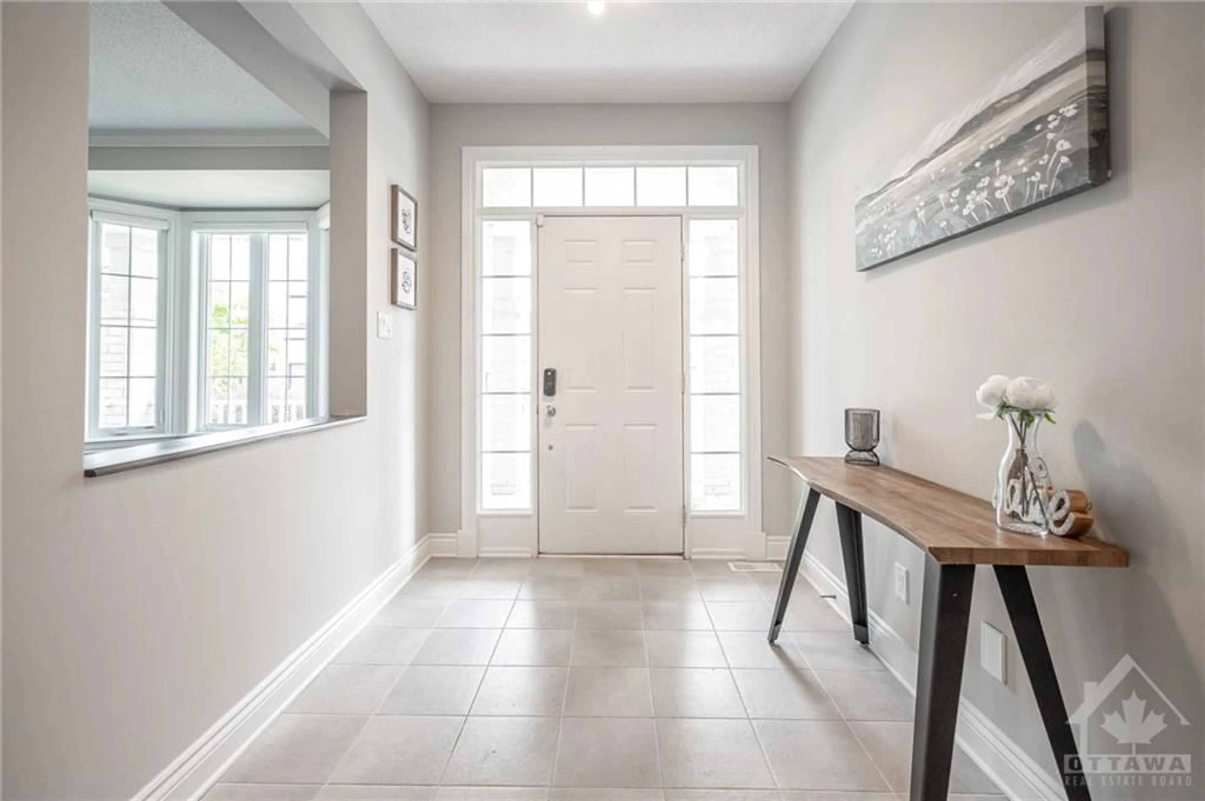 Indoor entryway, ceramic floors for 289 TRAILGATE St, Ottawa Ontario K1V 0Z7