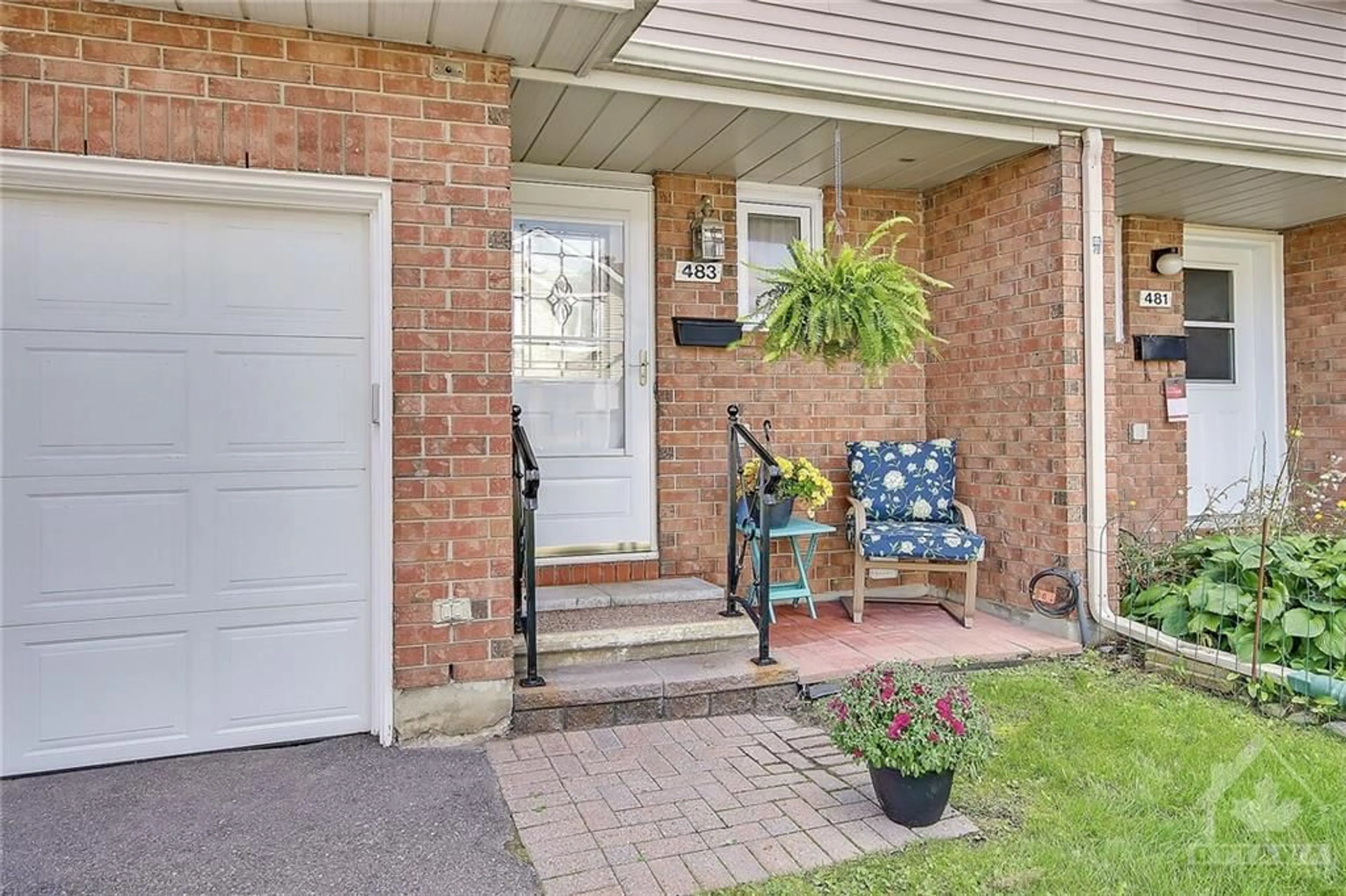 Indoor entryway for 483 VALADE Cres, Orleans Ontario K4A 2W9