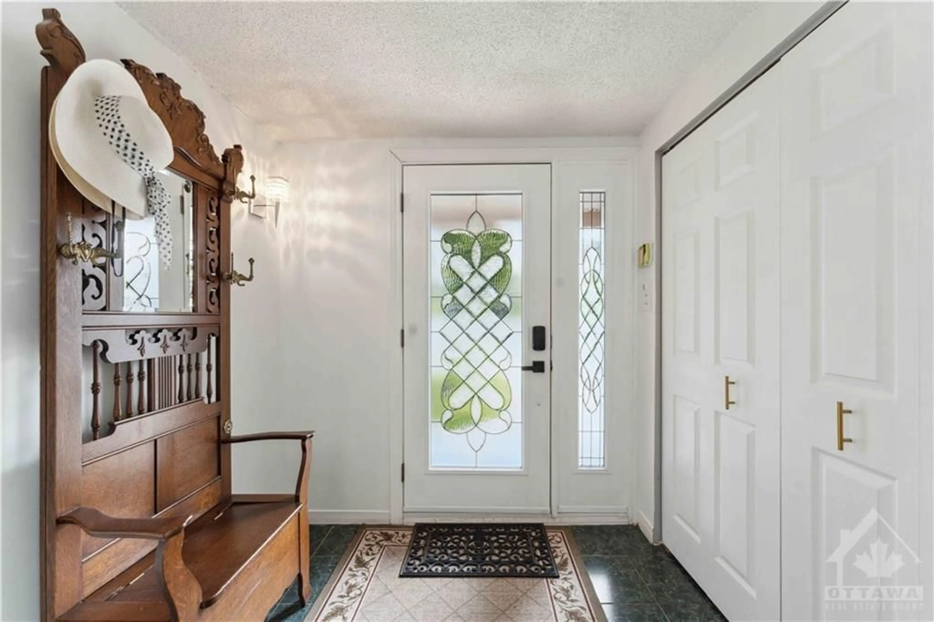 Indoor foyer, wood floors for 1340 GAULTOIS Ave, Ottawa Ontario K1C 3G6