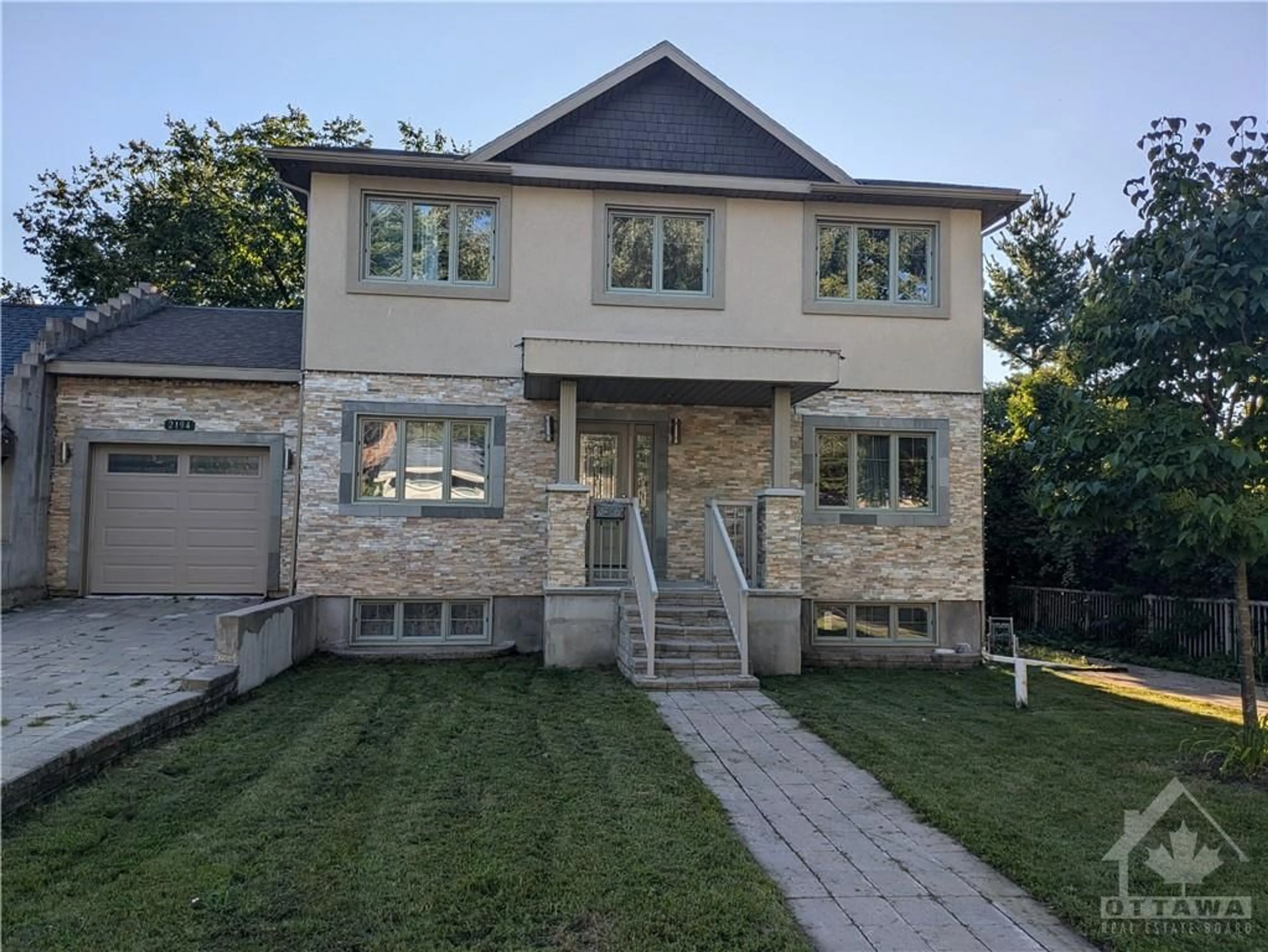 Frontside or backside of a home for 2194 NIAGARA Dr, Ottawa Ontario K1H 0A3