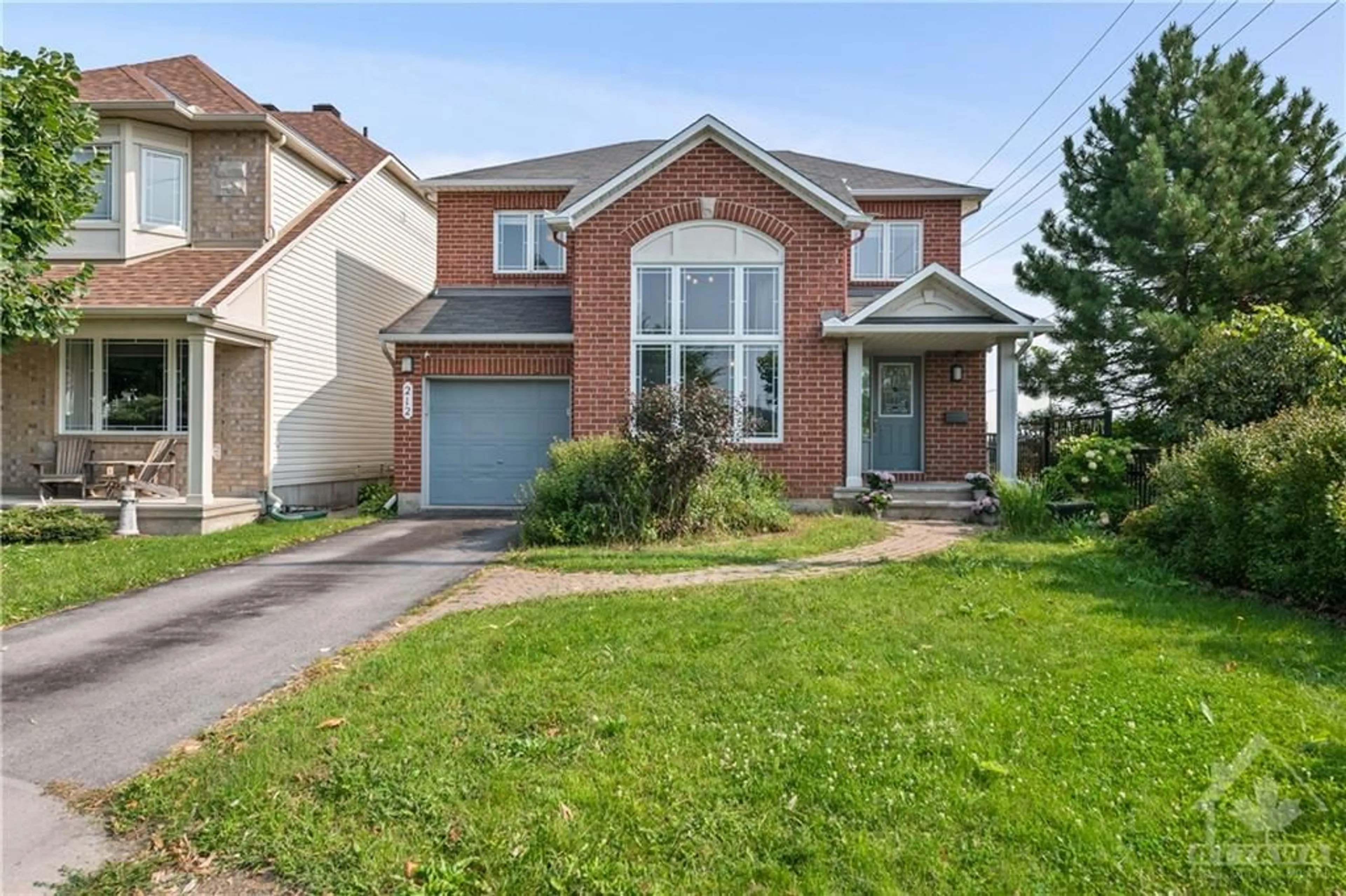 Frontside or backside of a home for 212 WILLOW CREEK Cir, Ottawa Ontario K2G 7B1