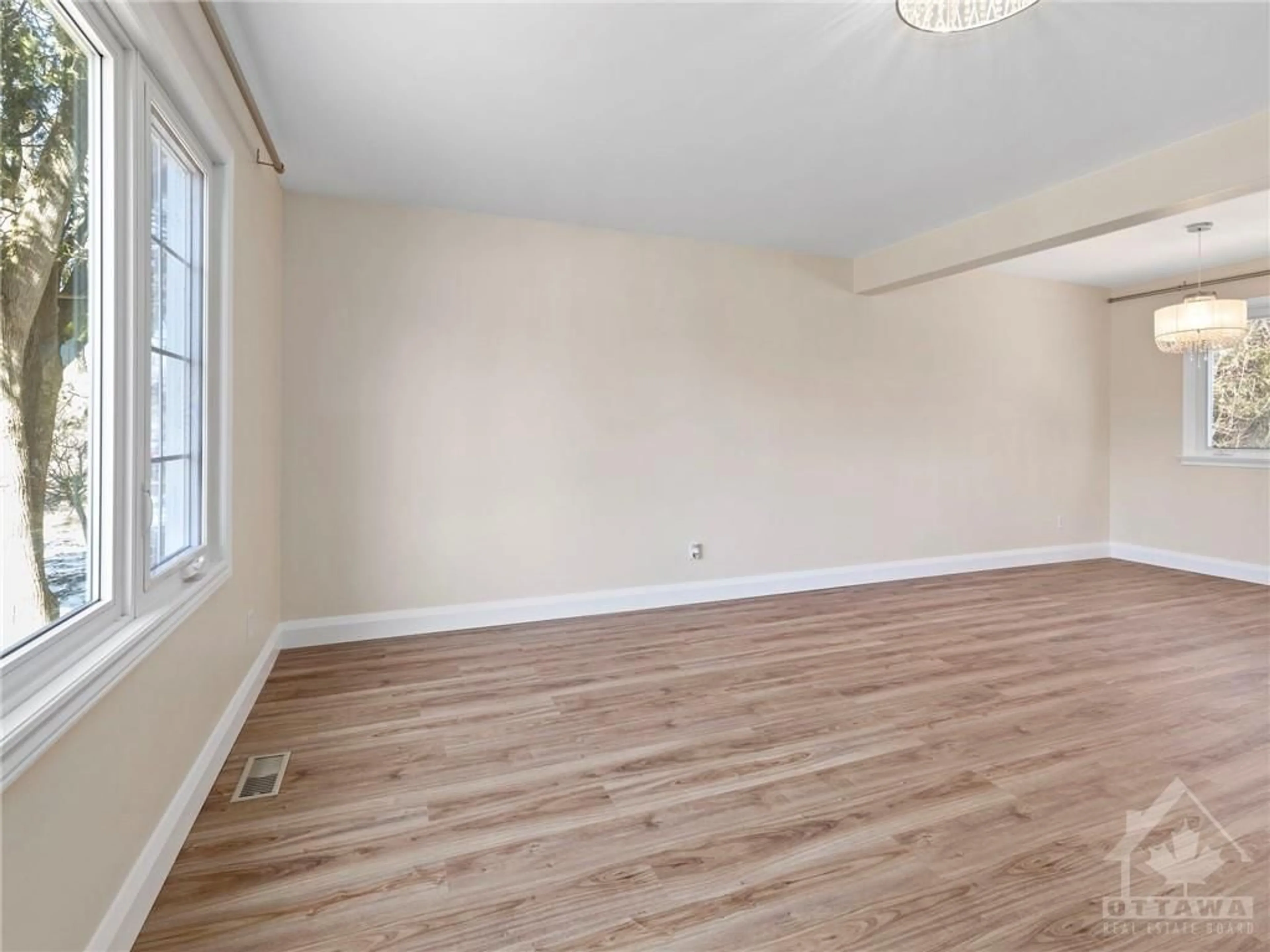 A pic of a room, wood floors for 1989 NAPLES Ave, Ottawa Ontario K1G 2B5