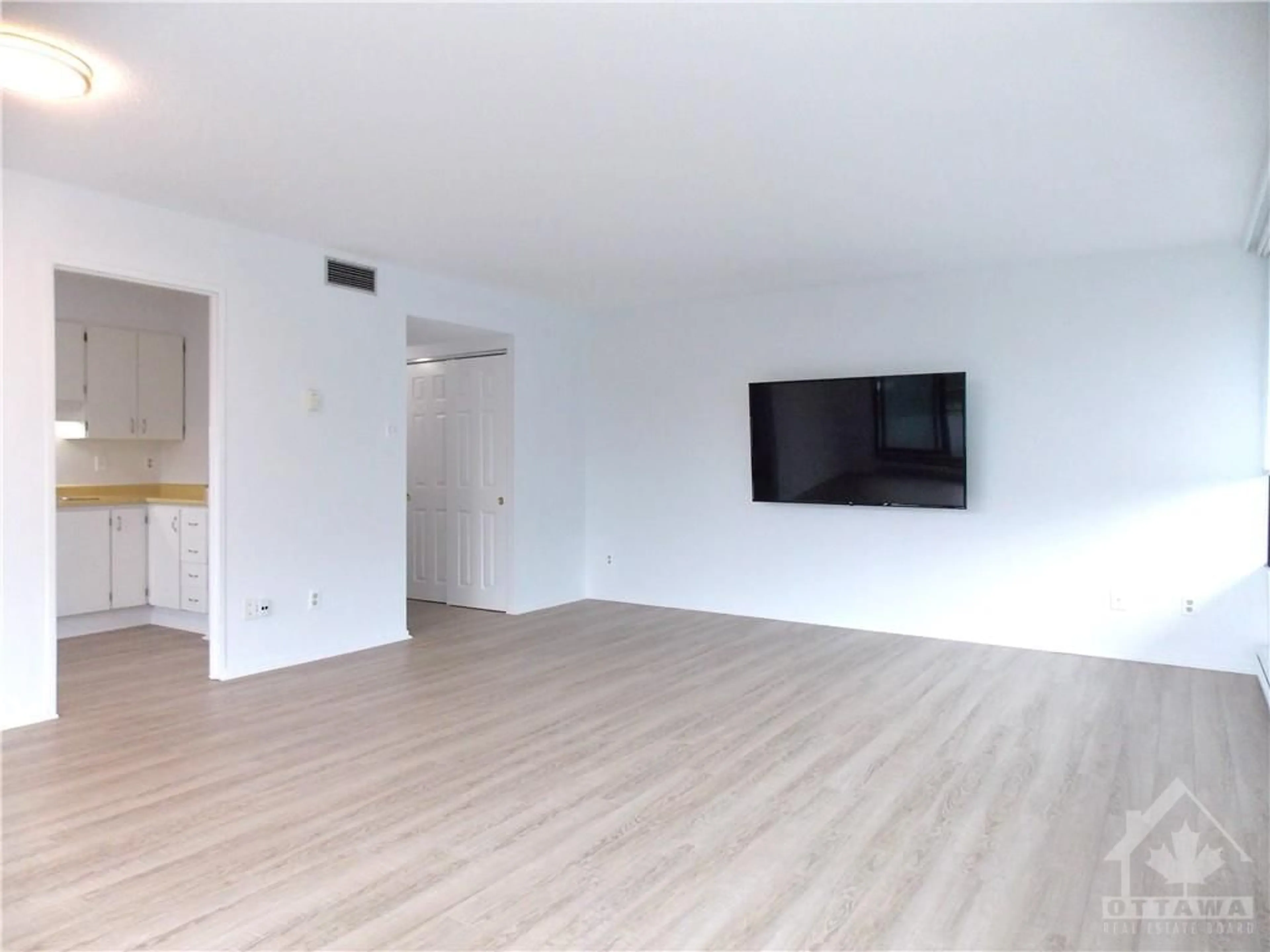 A pic of a room for 370 DOMINION Ave #402, Ottawa Ontario K2A 3X4