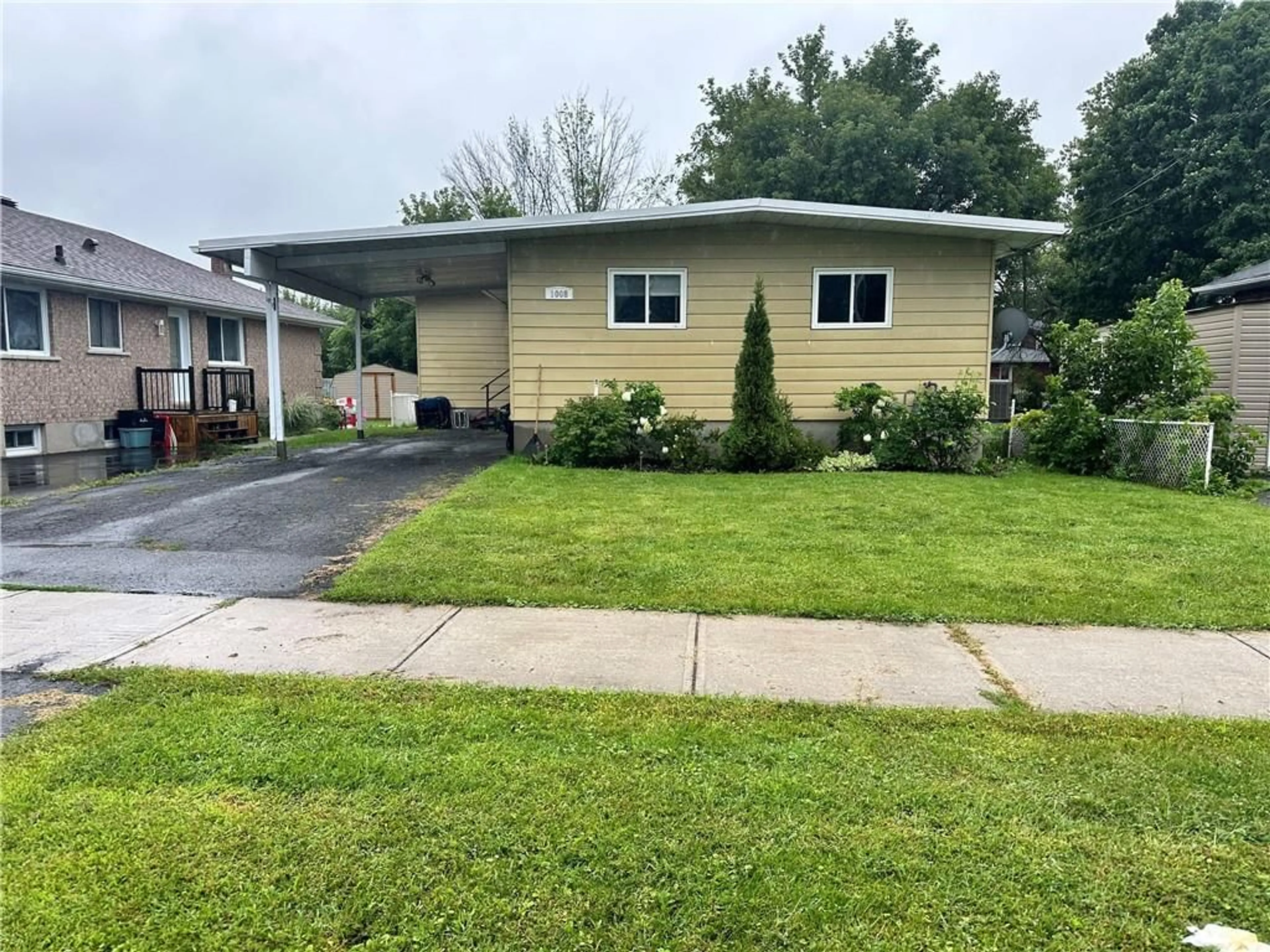 Frontside or backside of a home, cottage for 1008 OSBORNE Ave, Cornwall Ontario K6H 1K6