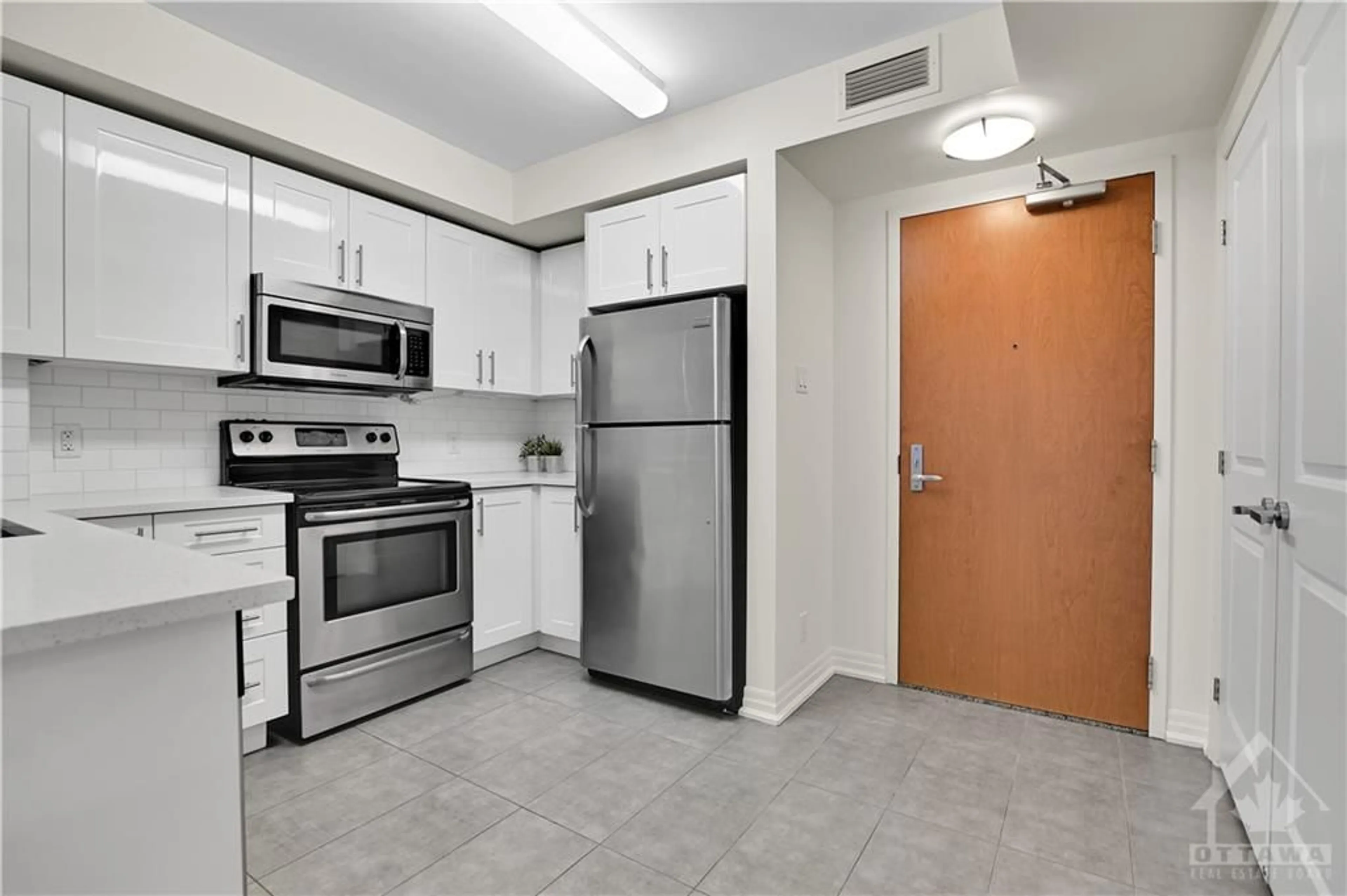 Standard kitchen, unknown floor for 242 RIDEAU St #703, Ottawa Ontario K1N 0B7