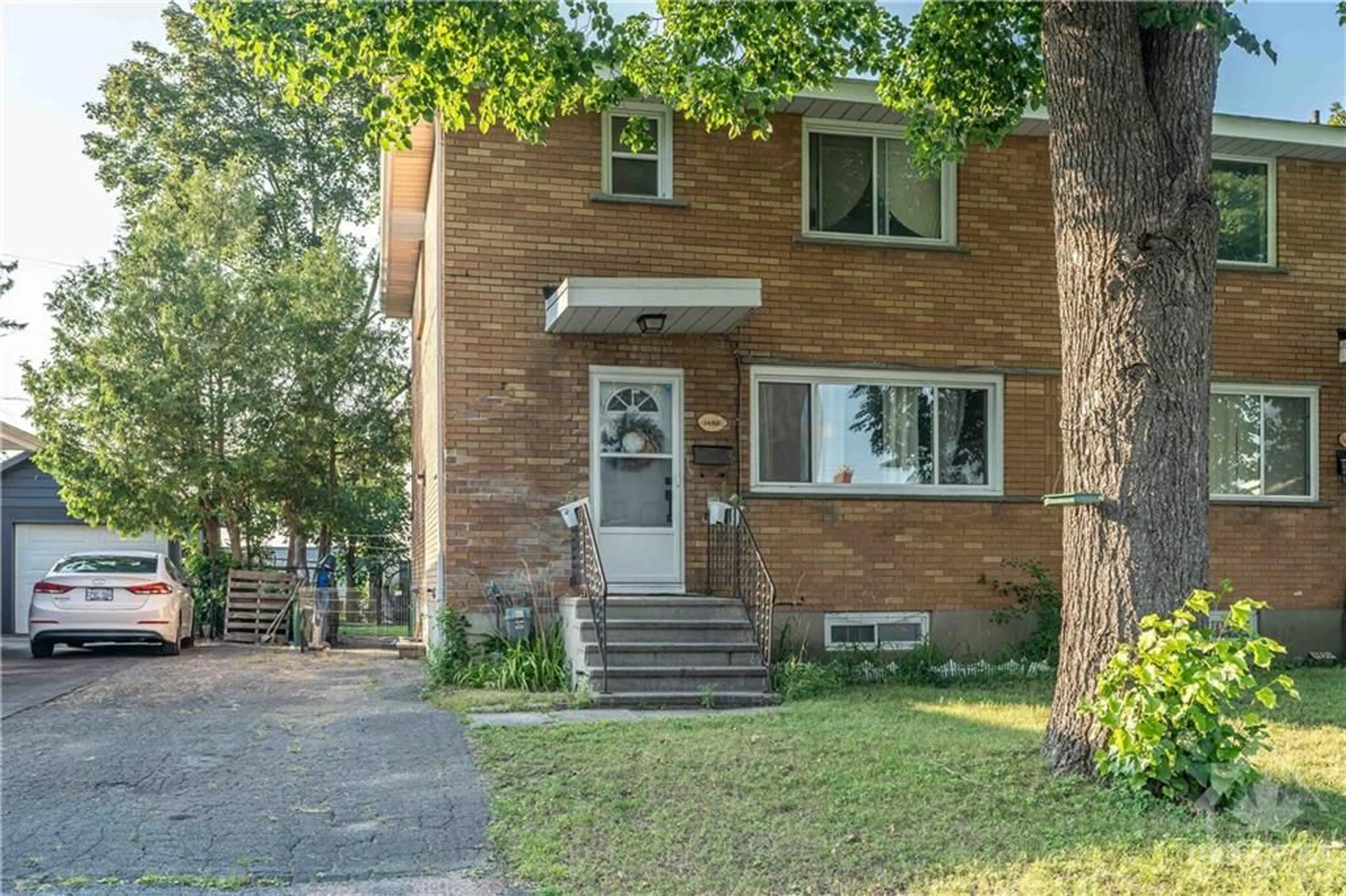 Frontside or backside of a home for 1493 MORISSET Ave, Ottawa Ontario K1Z 8H2