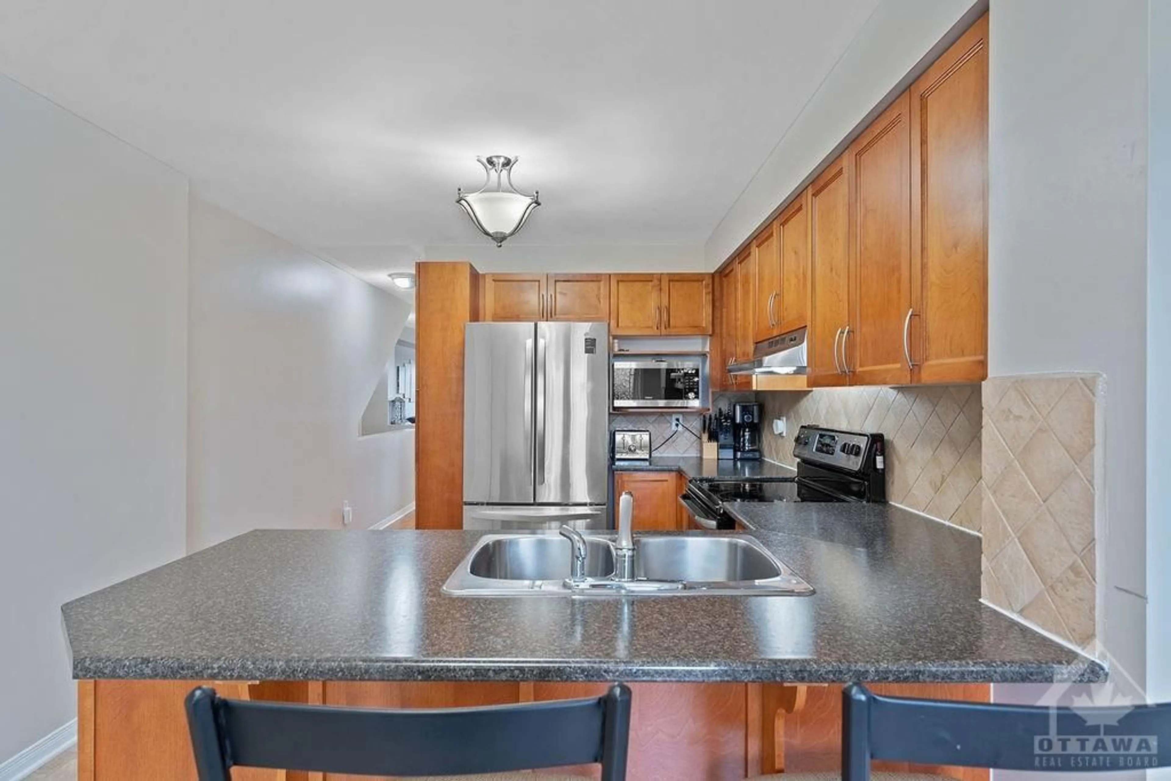 Standard kitchen, wood floors, cottage for 586 LAKERIDGE Dr, Ottawa Ontario K4A 0H5