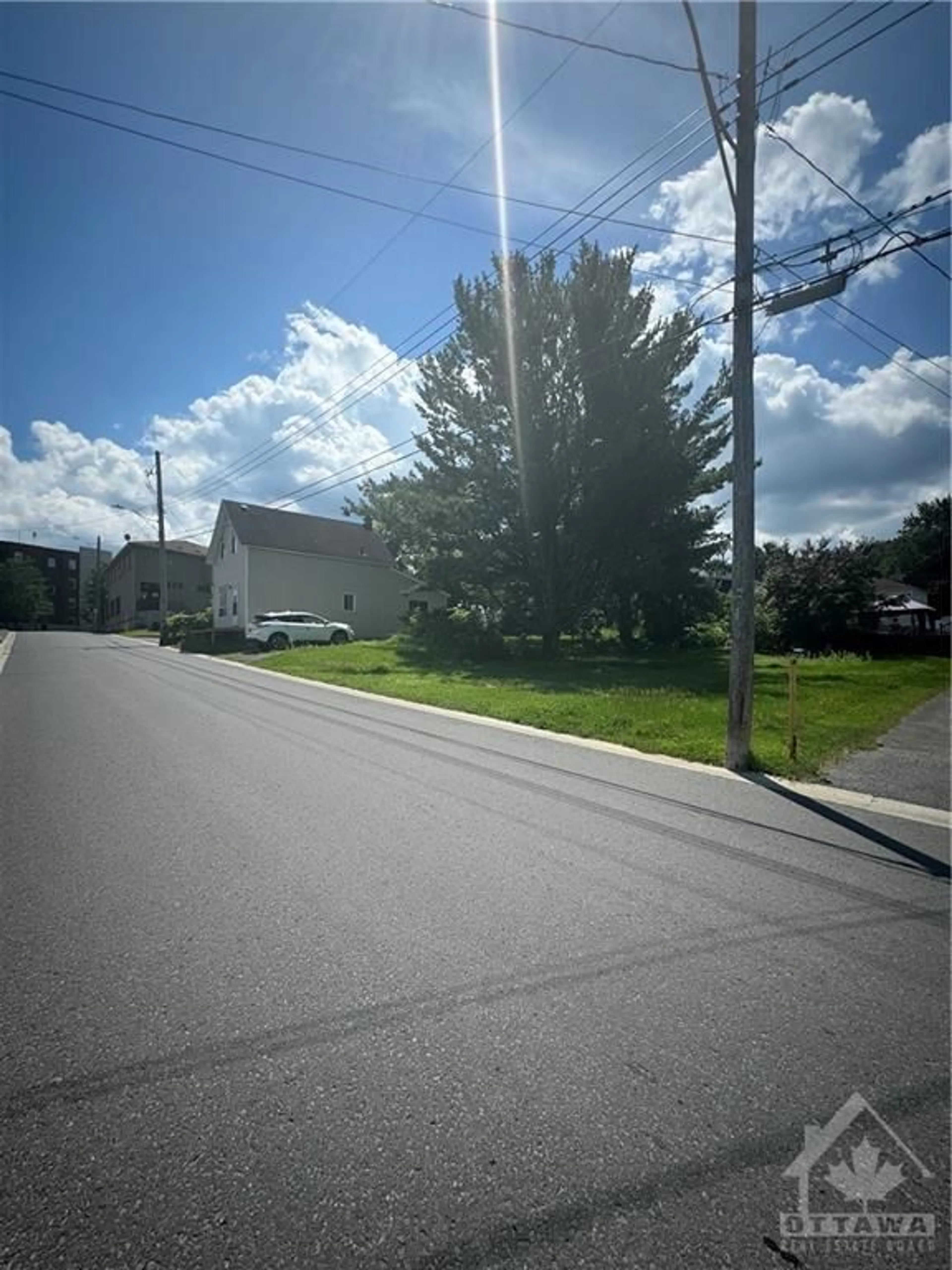 Frontside or backside of a home, the street view for 674 POULIOTTE St, Rockland Ontario K4K 1E1