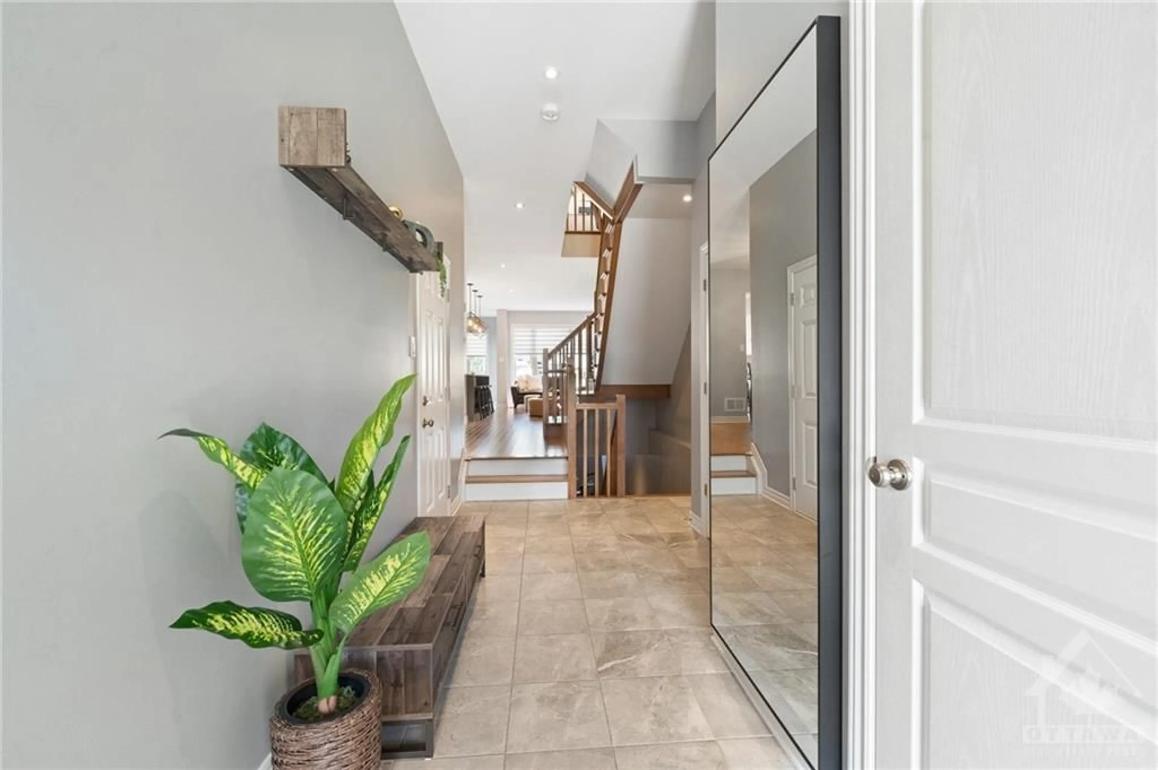 Indoor entryway for 135 WILD CALLA Way, Orleans Ontario K1W 0K4