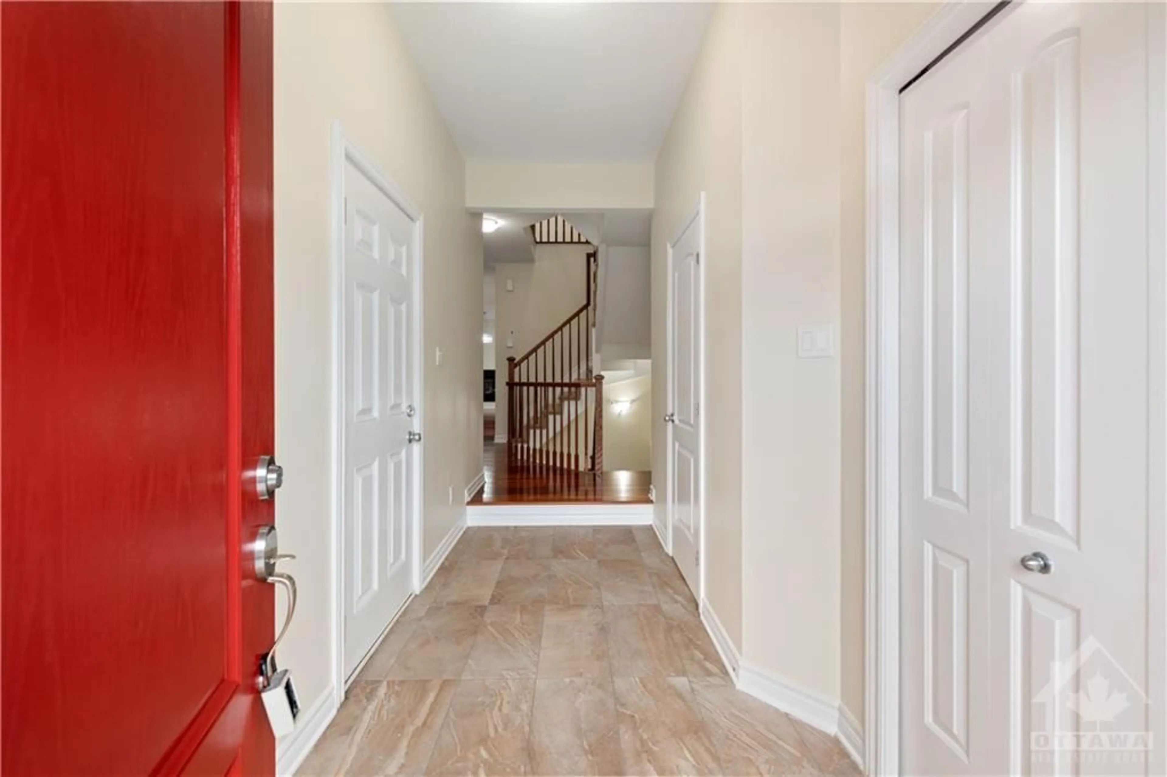 Indoor entryway for 622 MOORPARK Ave, Ottawa Ontario K2M 0B6