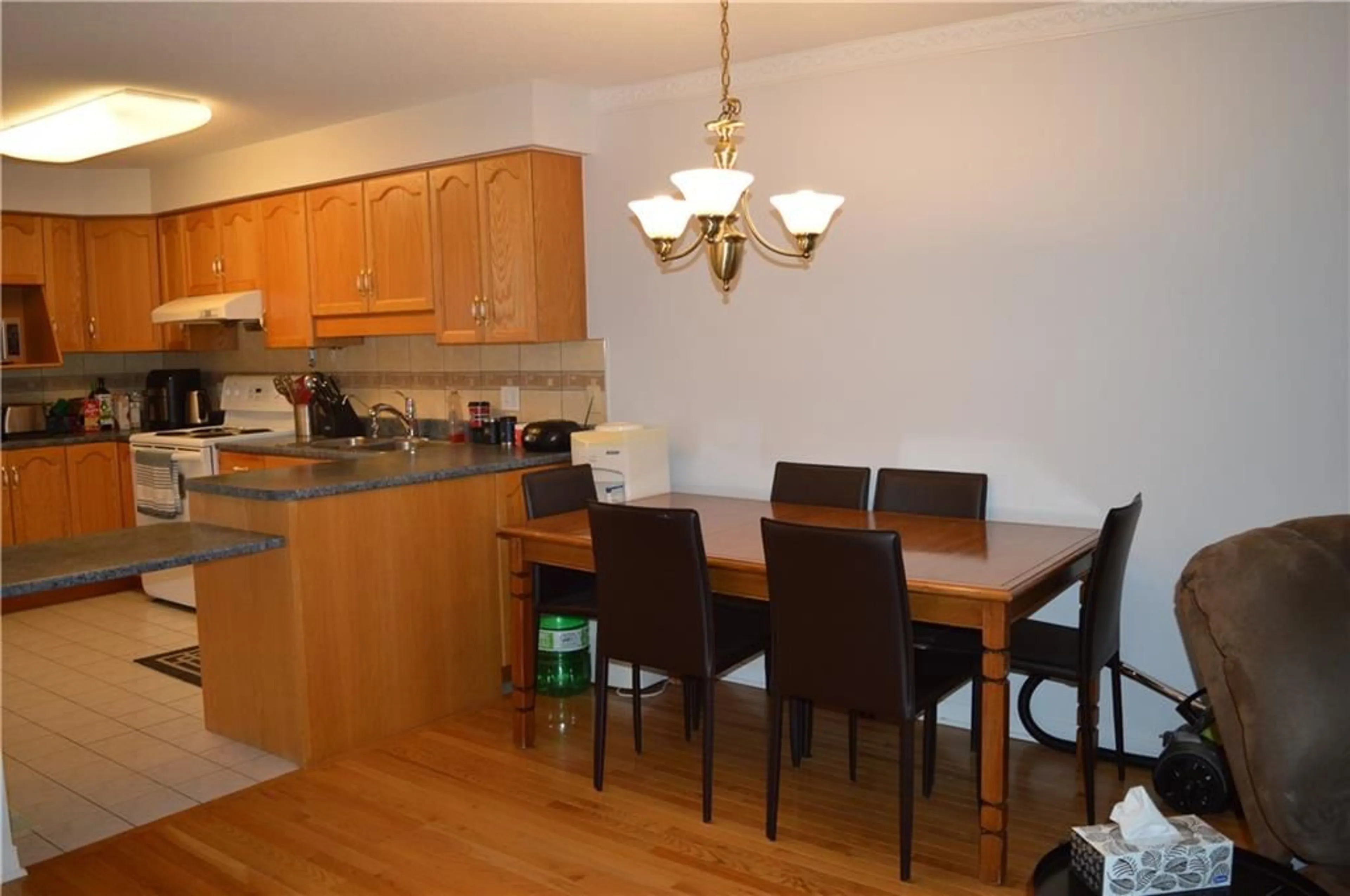 Standard kitchen for 432 MAYHEW St, Renfrew Ontario K7V 4L3