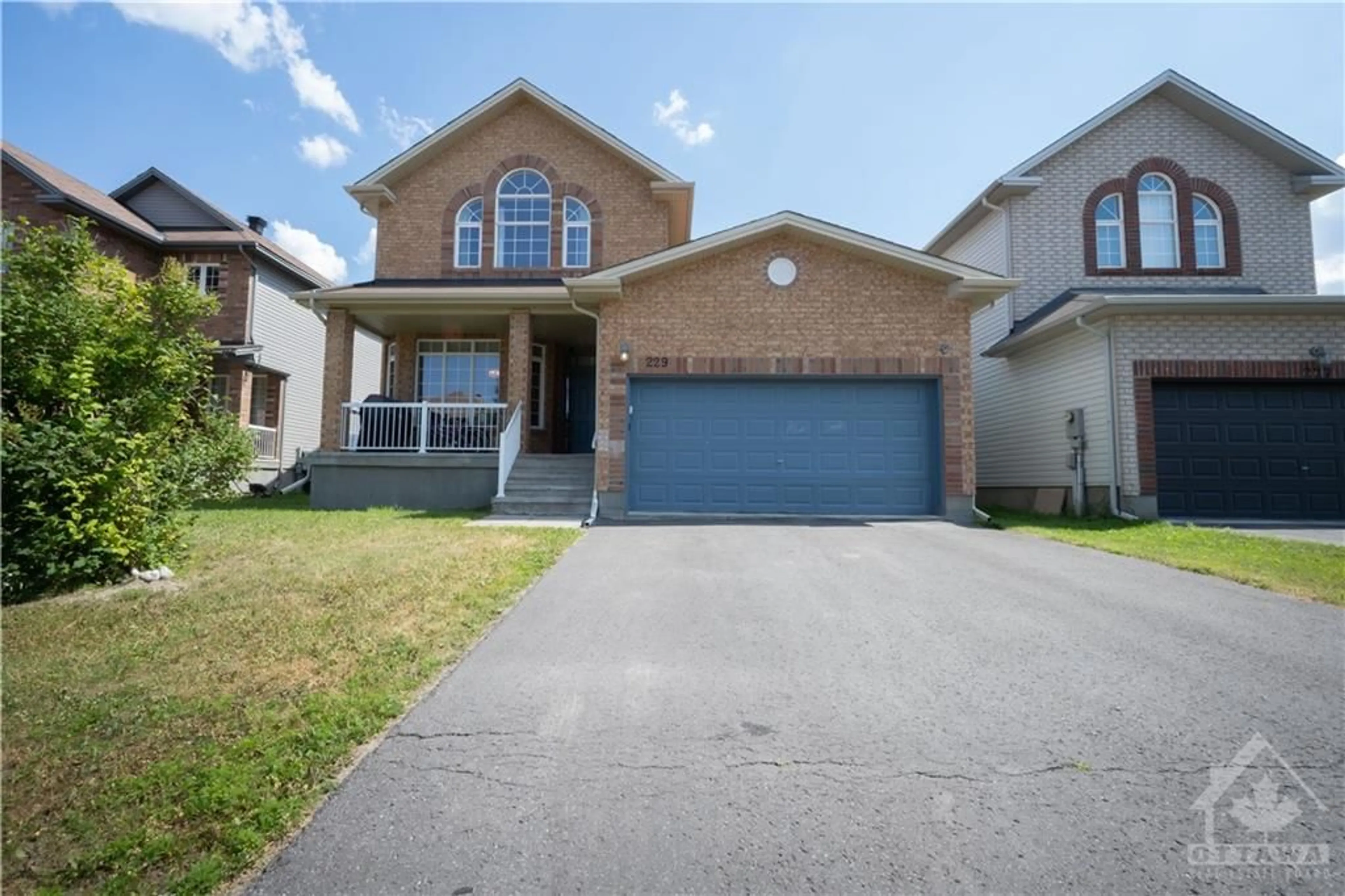 Frontside or backside of a home, the street view for 229 KIWANIS Crt, Ottawa Ontario K1T 0H6