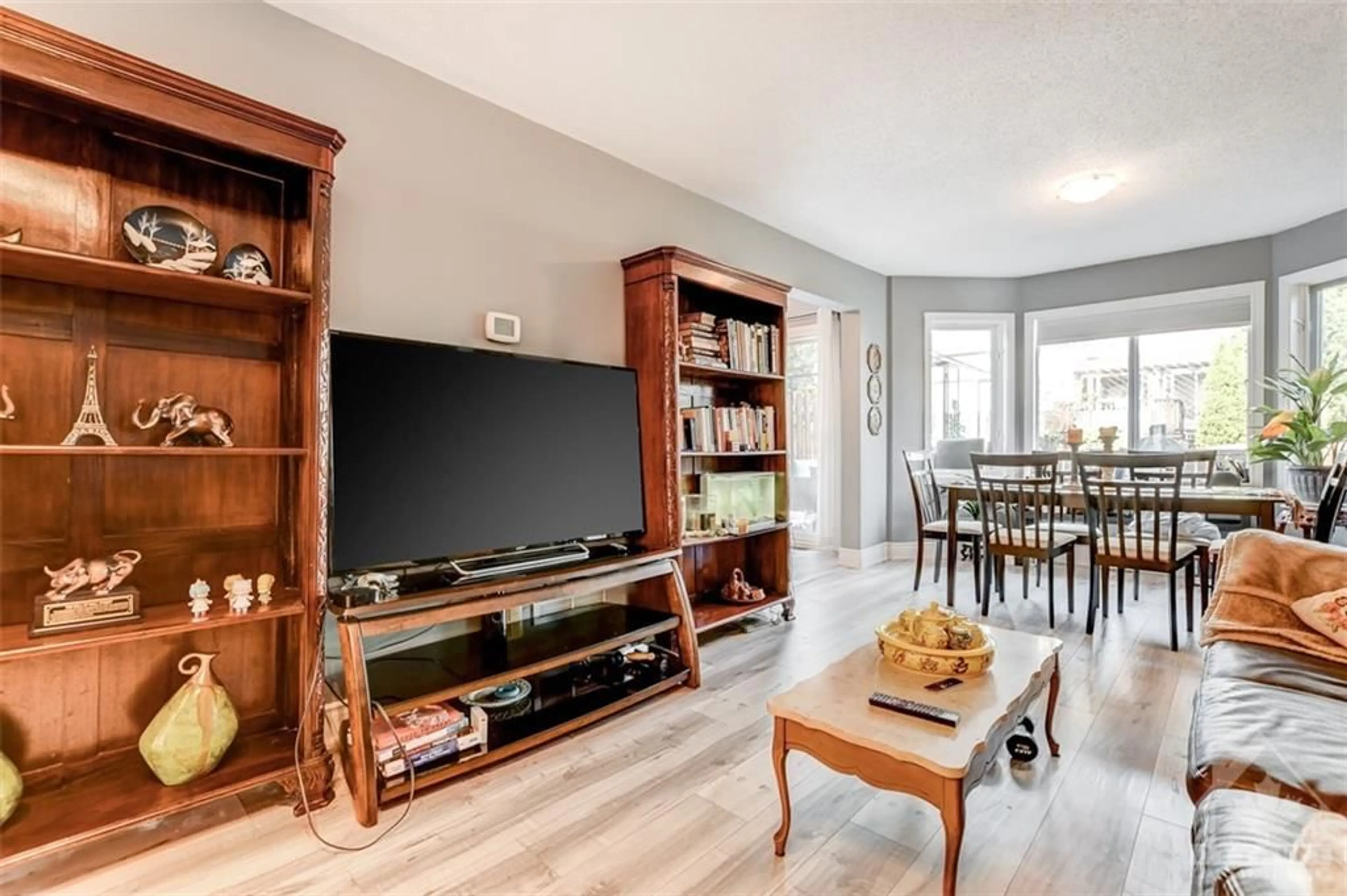 Living room for 116 THORNBURY Cres, Nepean Ontario K2G 6C2