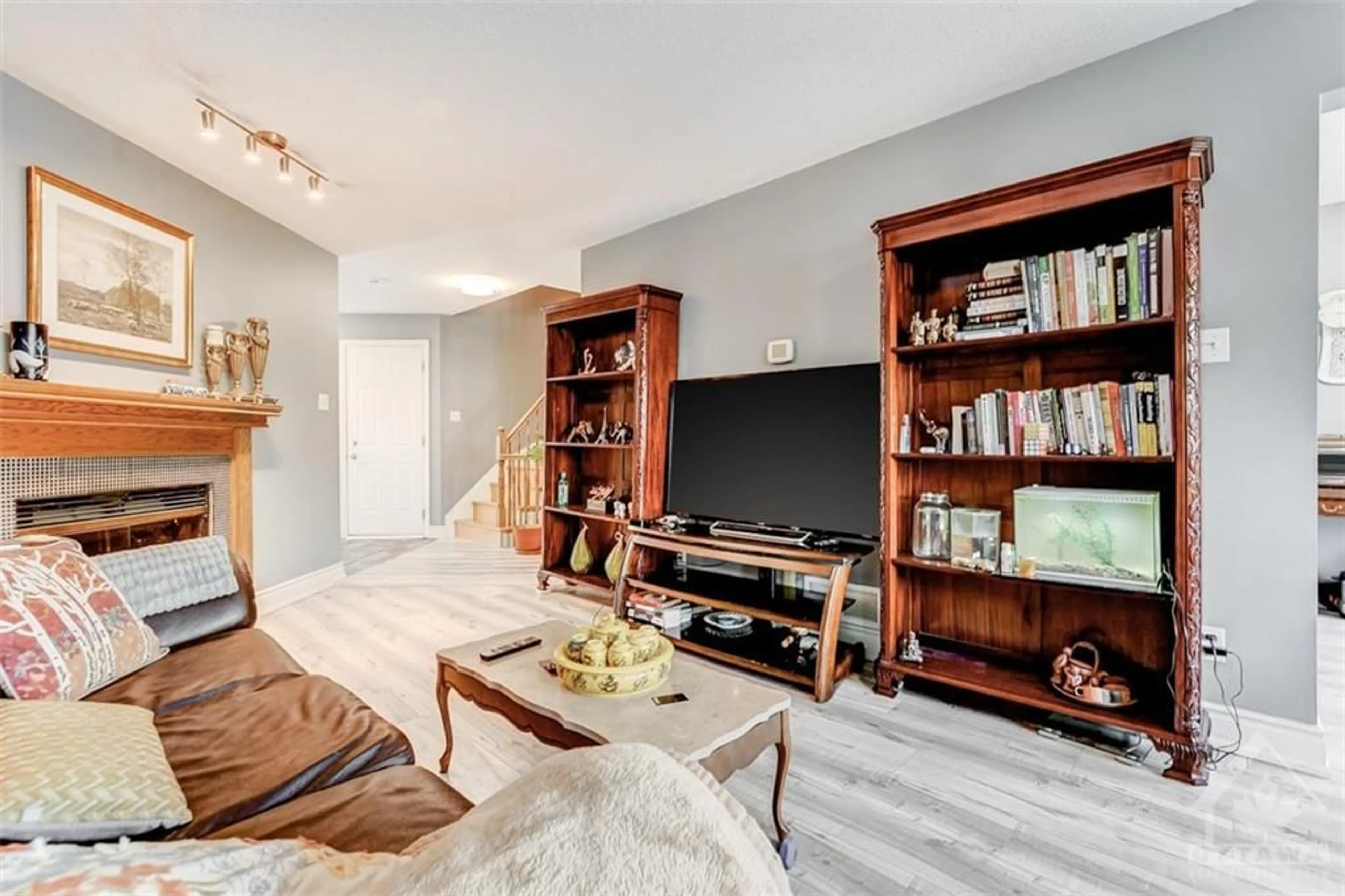 Living room, wood floors for 116 THORNBURY Cres, Nepean Ontario K2G 6C2