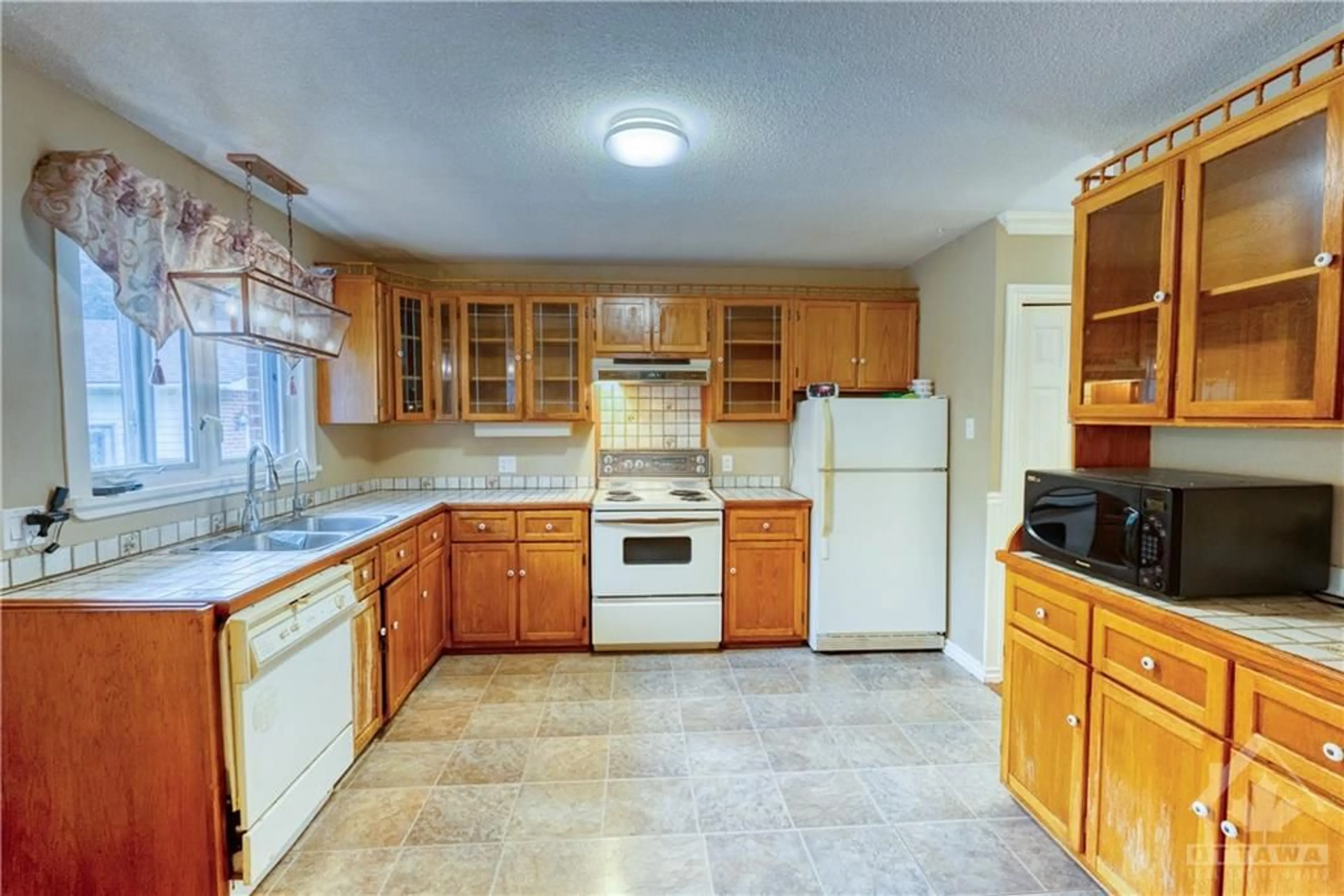 Standard kitchen, wood floors, cottage for 7865 MORNINGSIDE Ave, Ottawa Ontario K0A 3J0