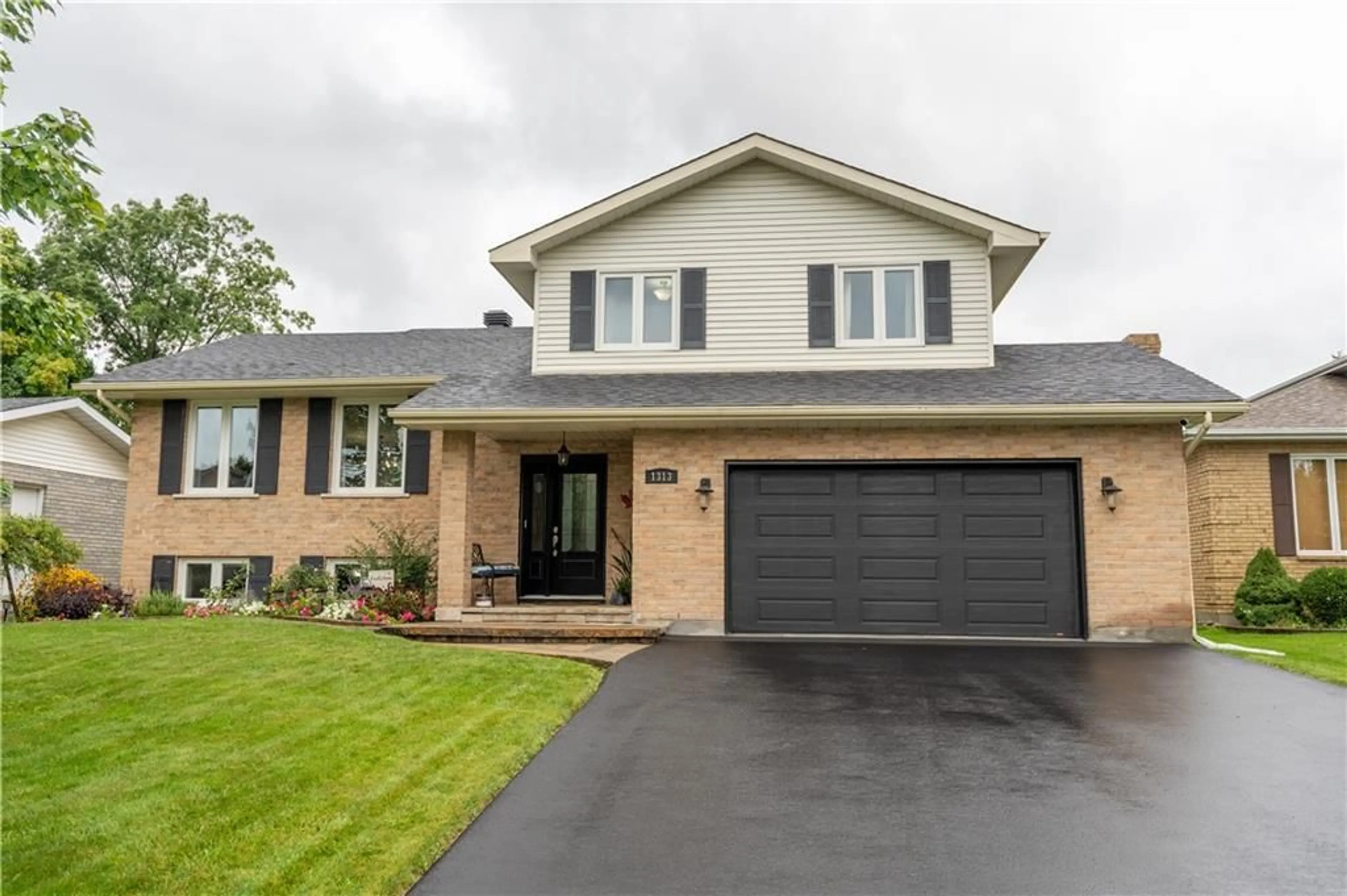 Home with brick exterior material for 1313 STORMONT Dr, Cornwall Ontario K6H 6Y3