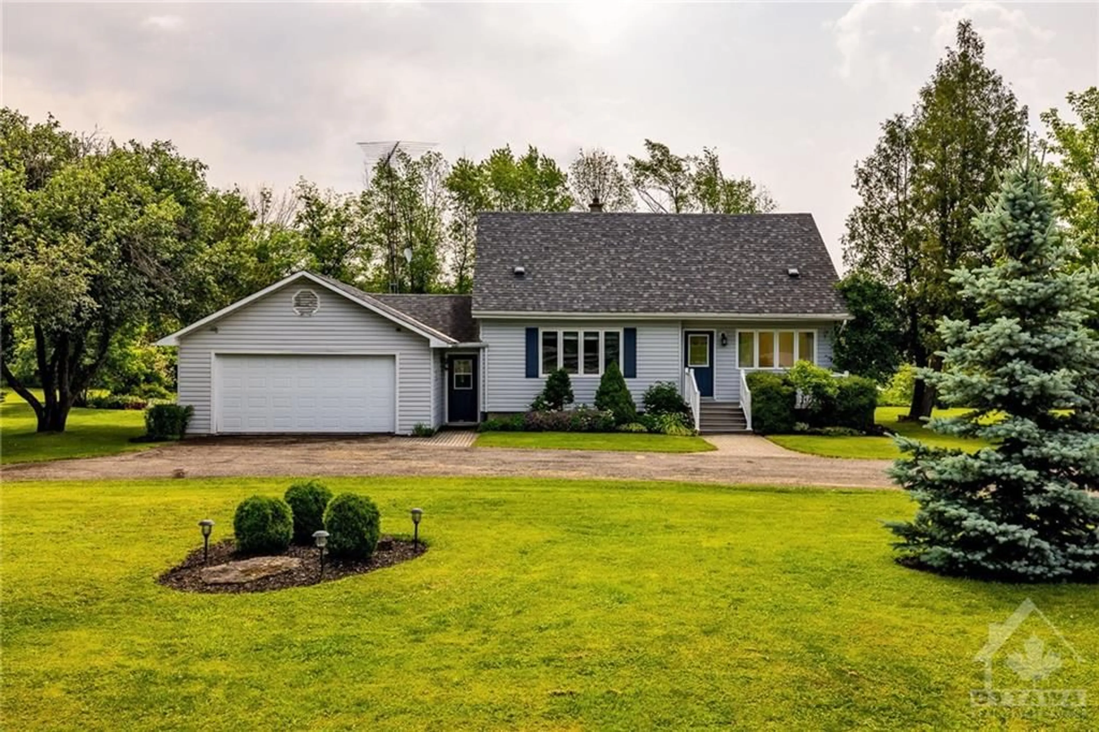 Frontside or backside of a home, cottage for 833 HERITAGE Dr, Merrickville Ontario K0G 1N0