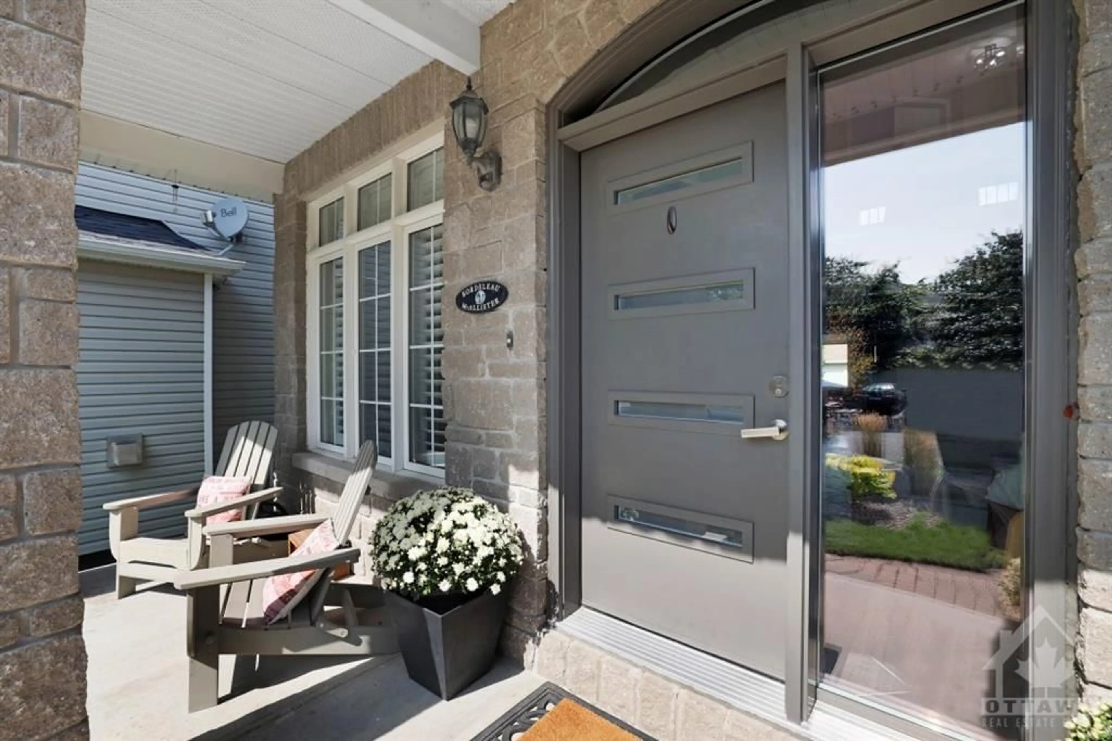 Indoor entryway for 34 BLACKBIRD Lane, Stittsville Ontario K2S 2C9