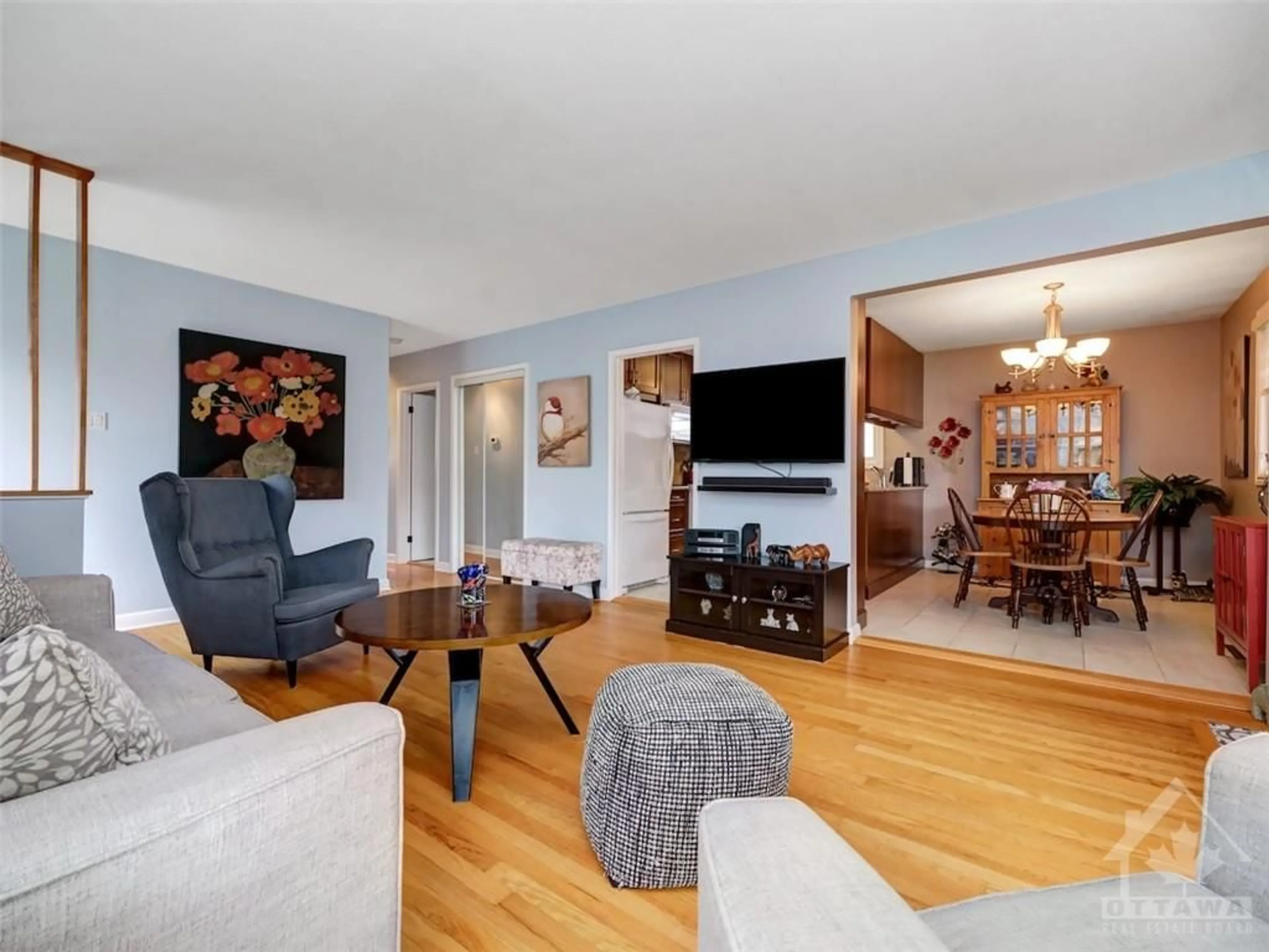 Living room, wood floors for 1347 AVENUE S Ave, Ottawa Ontario K1G 0C4