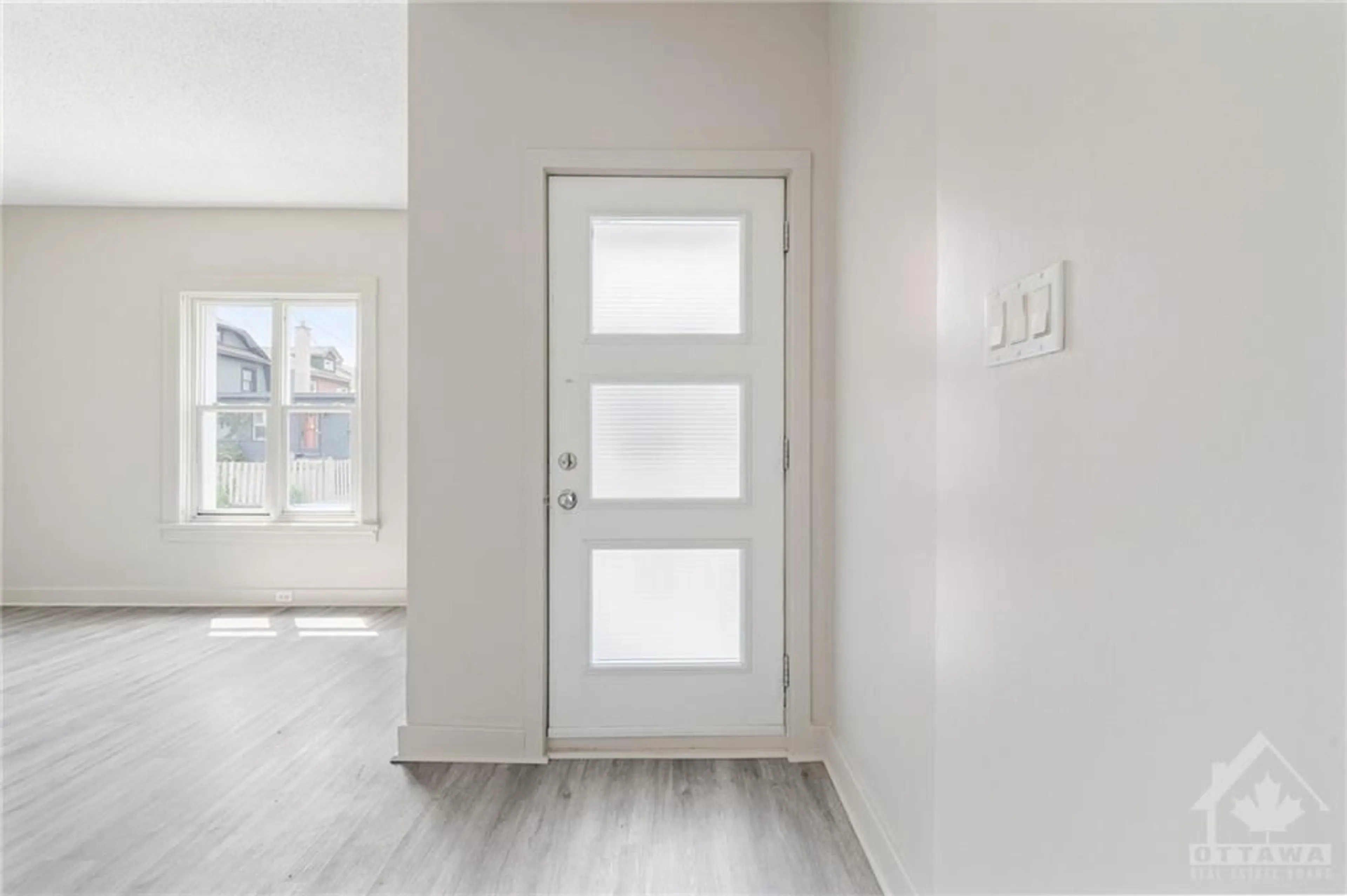 Indoor entryway, wood floors for 129 CONCORD St, Ottawa Ontario K1S 0Z2