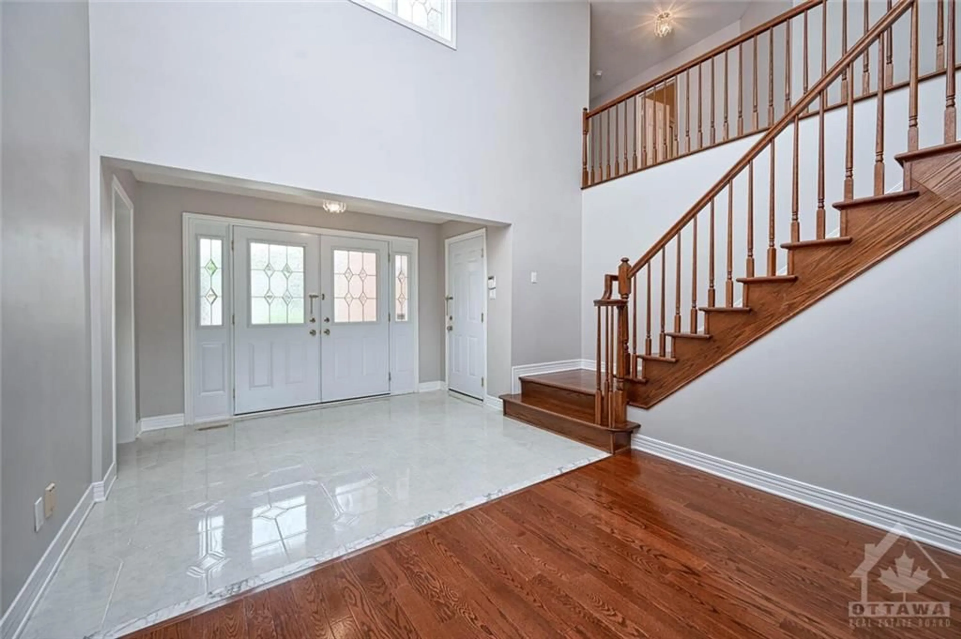 Indoor entryway, wood floors for 38 KNUDSON Dr, Ottawa Ontario K2K 2L6