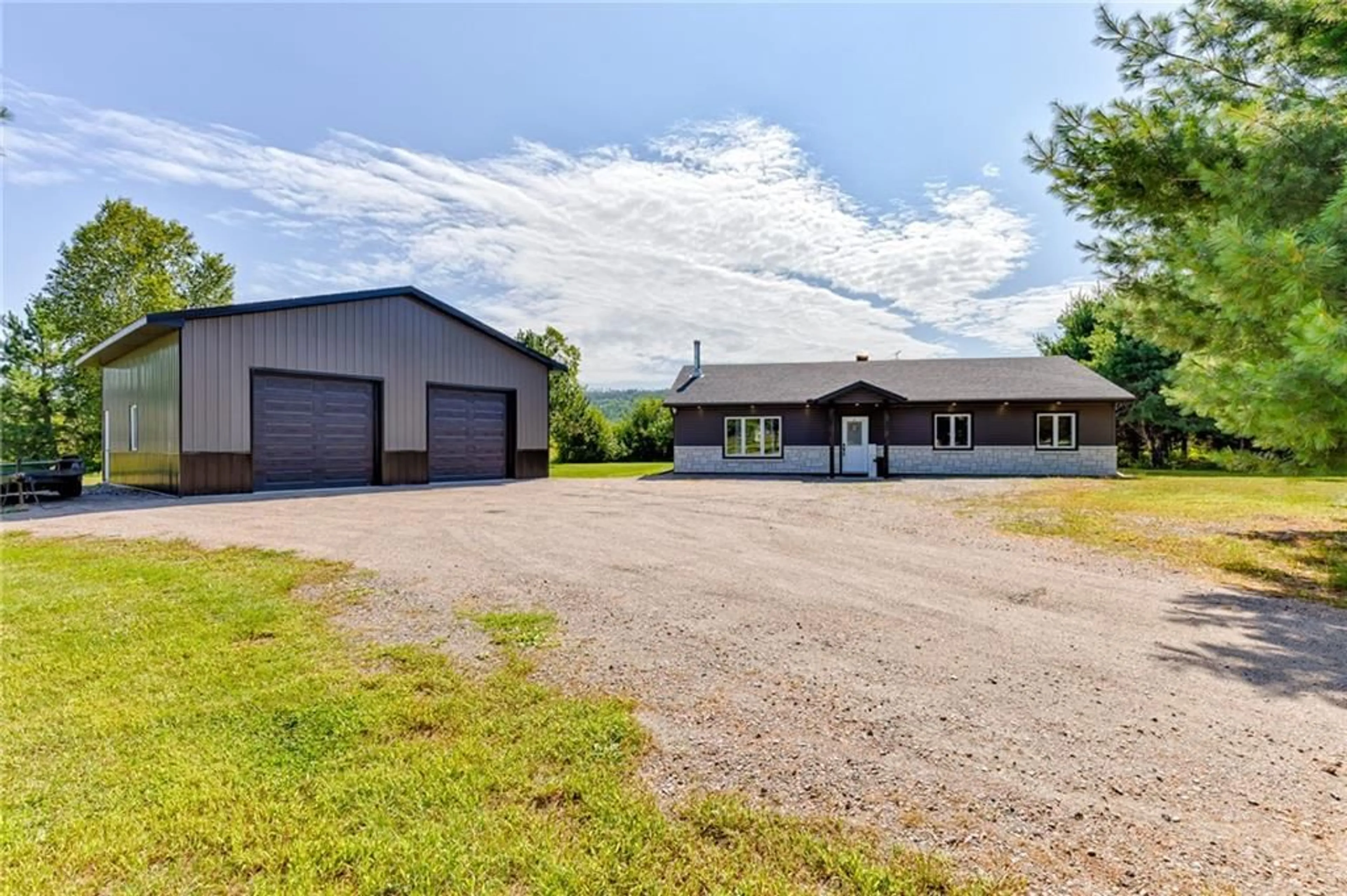 Indoor foyer, cement floor for 64 EASTERN Ave, Griffith Ontario K7V 1N3