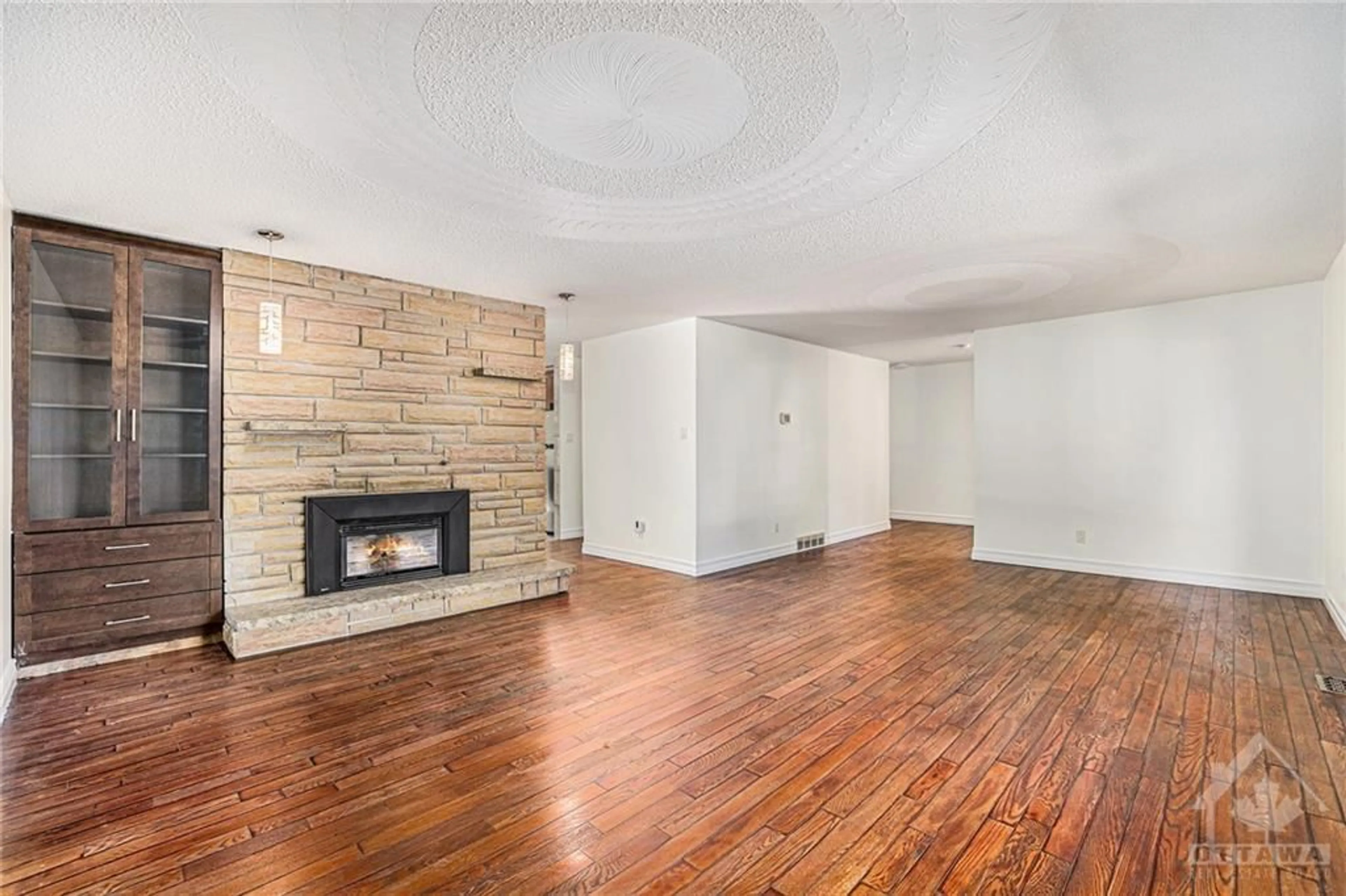 Living room, wood floors for 62 CHIPPEWA Ave, Ottawa Ontario K2G 1Y2