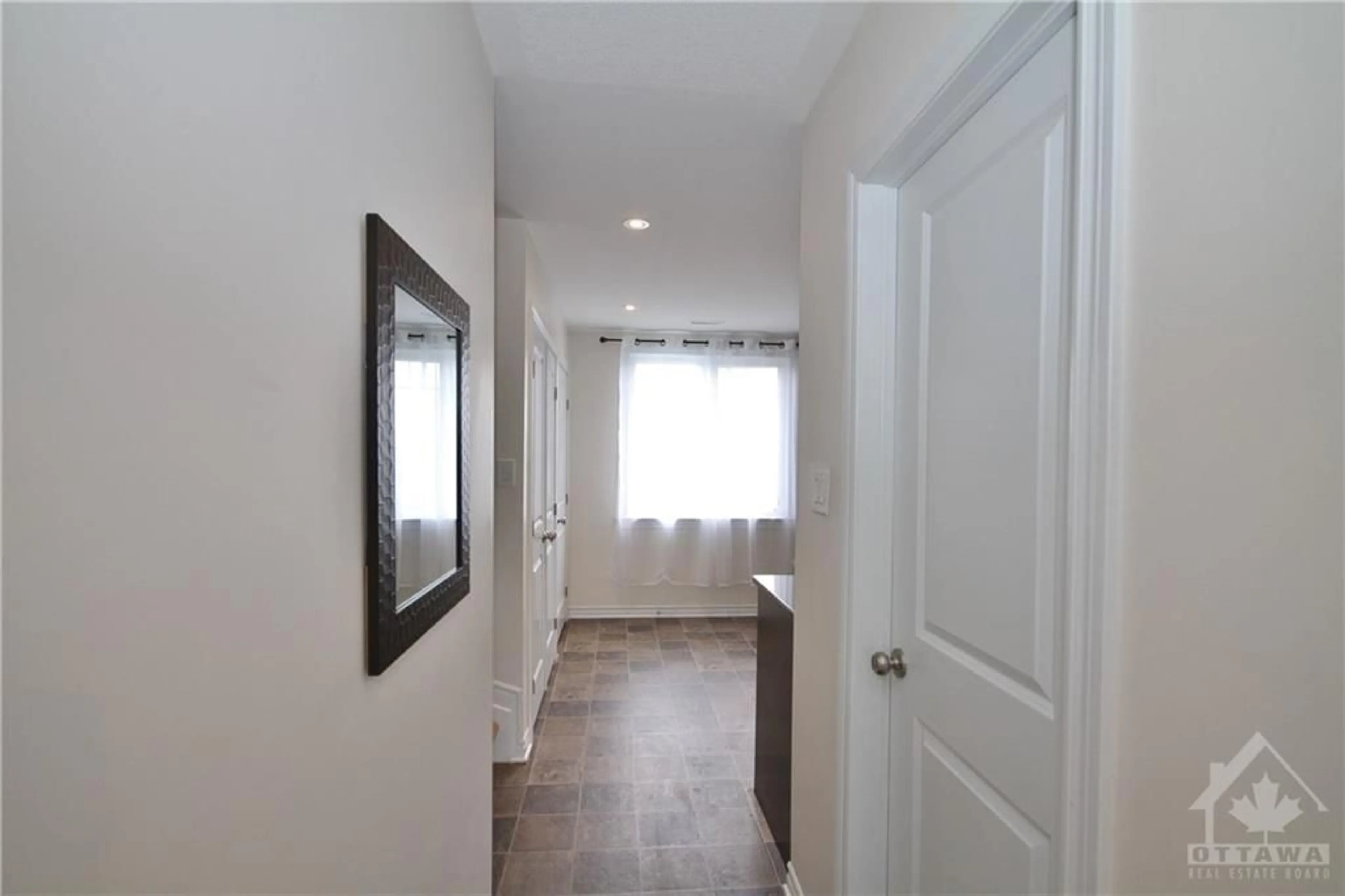 Indoor entryway for 2545 LONGFIELDS Dr, Ottawa Ontario K2J 2L7