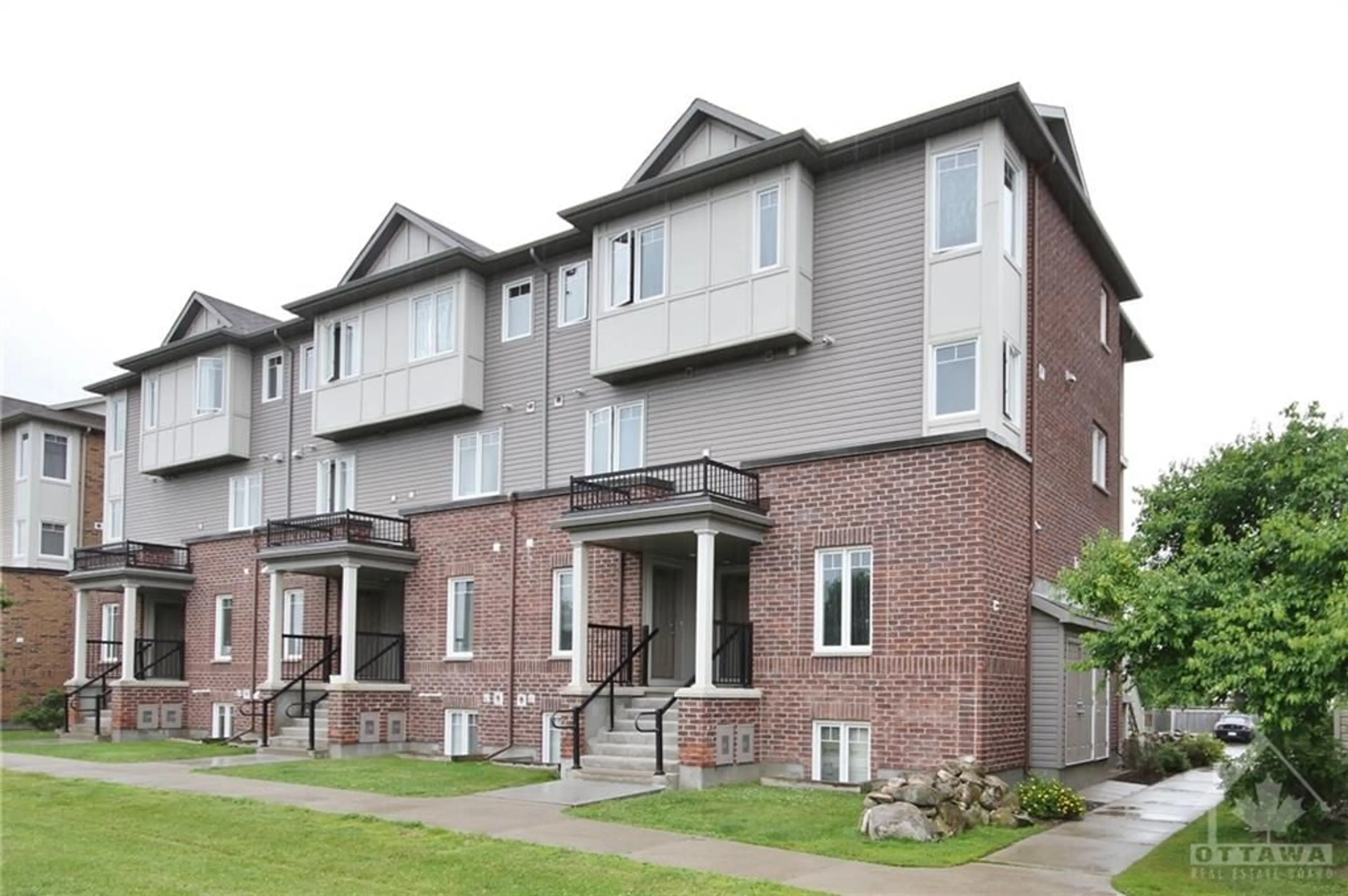 A pic from exterior of the house or condo for 2545 LONGFIELDS Dr, Ottawa Ontario K2J 2L7