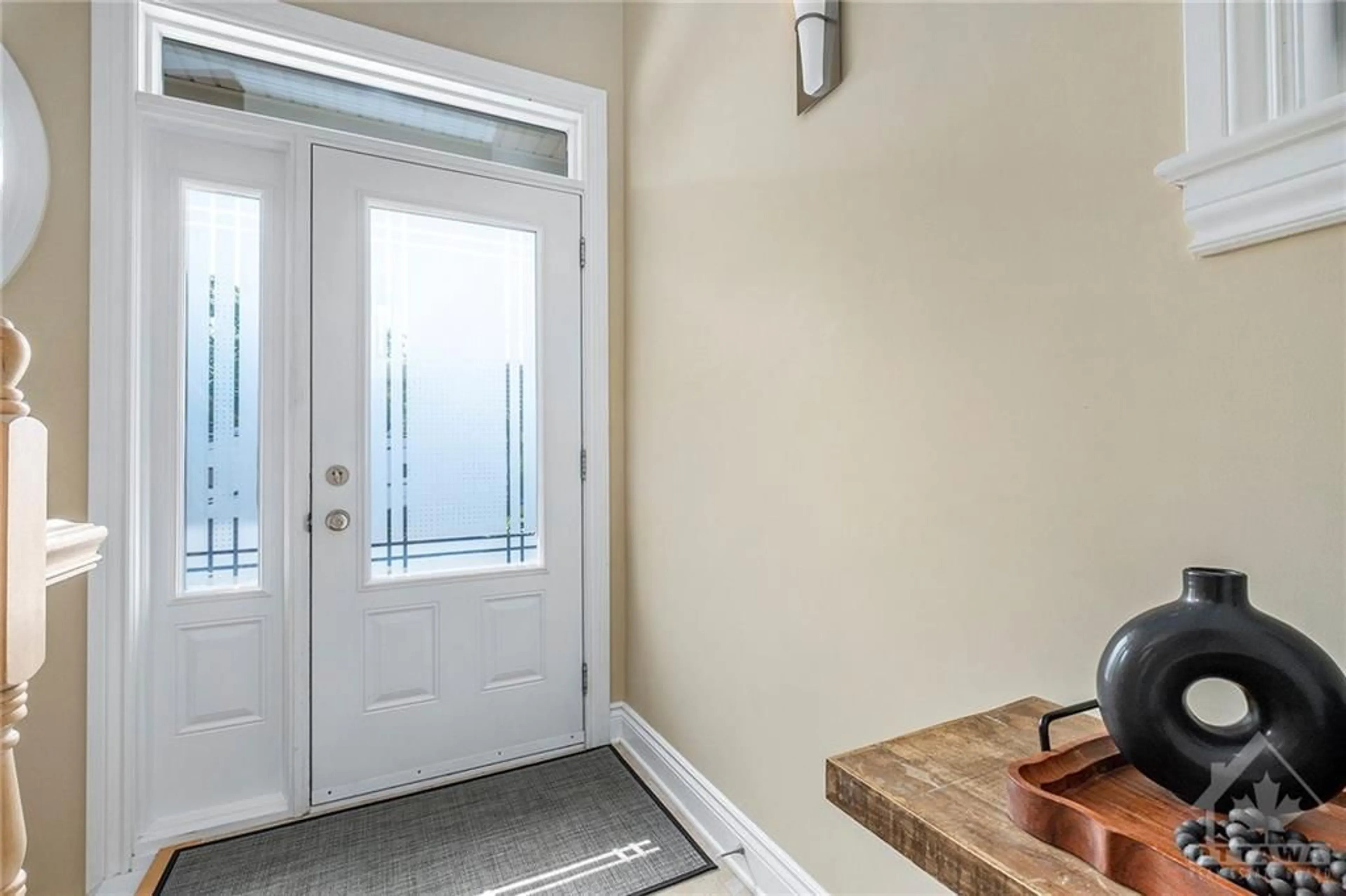 Indoor entryway, wood floors for 365 GREENWOOD Ave, Ottawa Ontario K2A 1S1