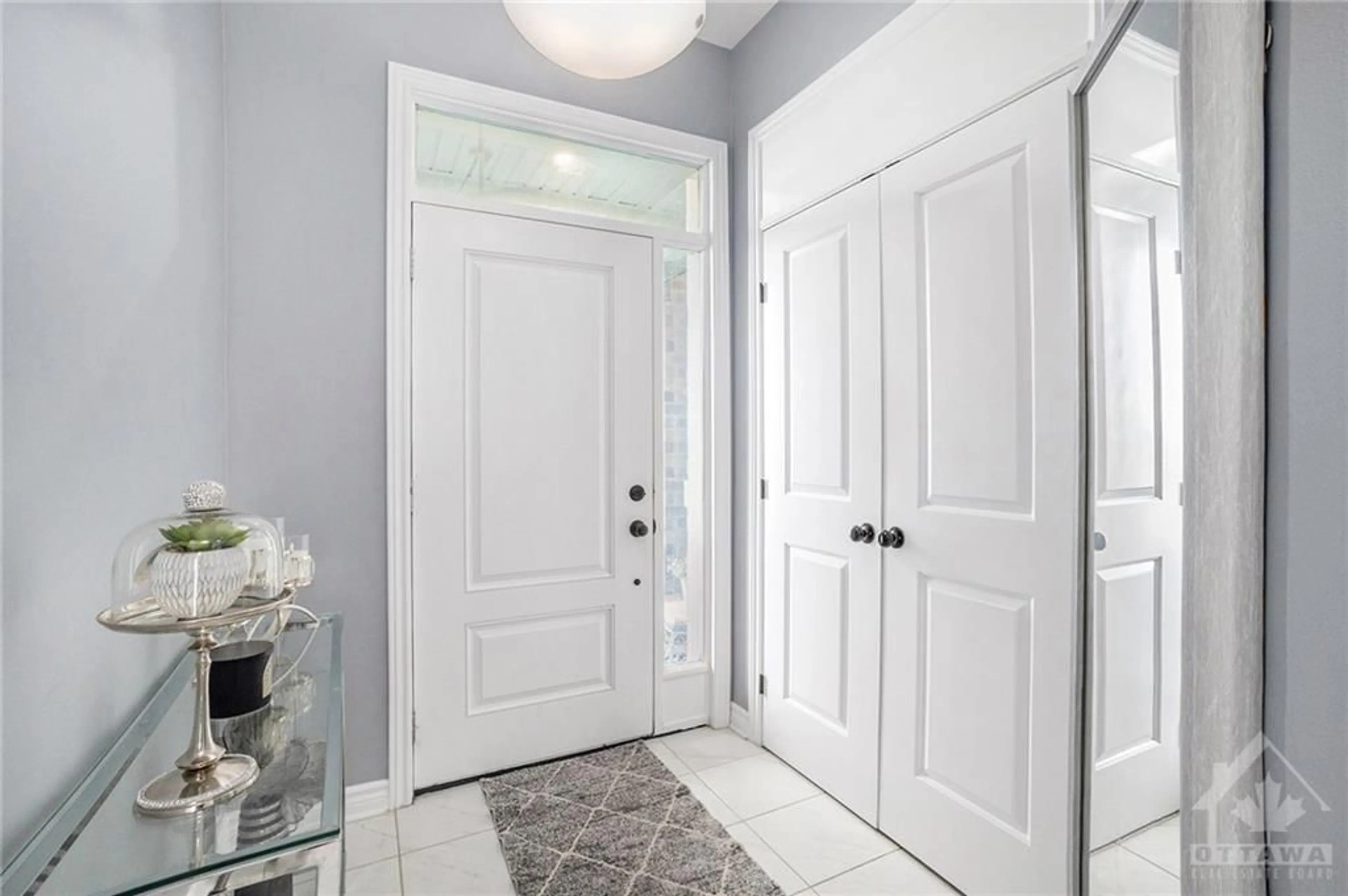 Indoor entryway for 311 CENTRAL PARK Blvd, Russell Ontario K4R 1E5