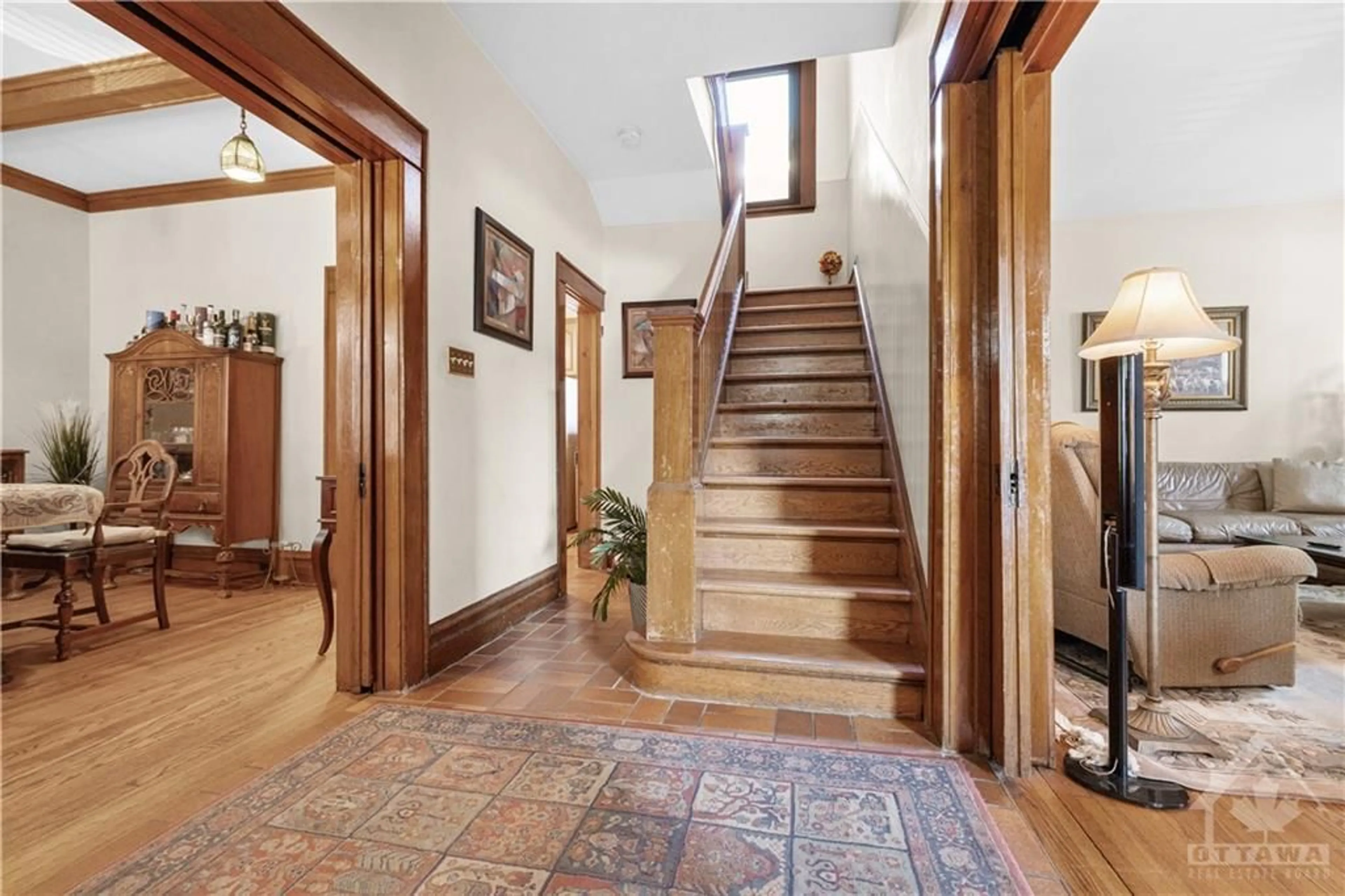 Indoor foyer, wood floors for 215 ARGYLE Ave, Ottawa Ontario K2P 1B8