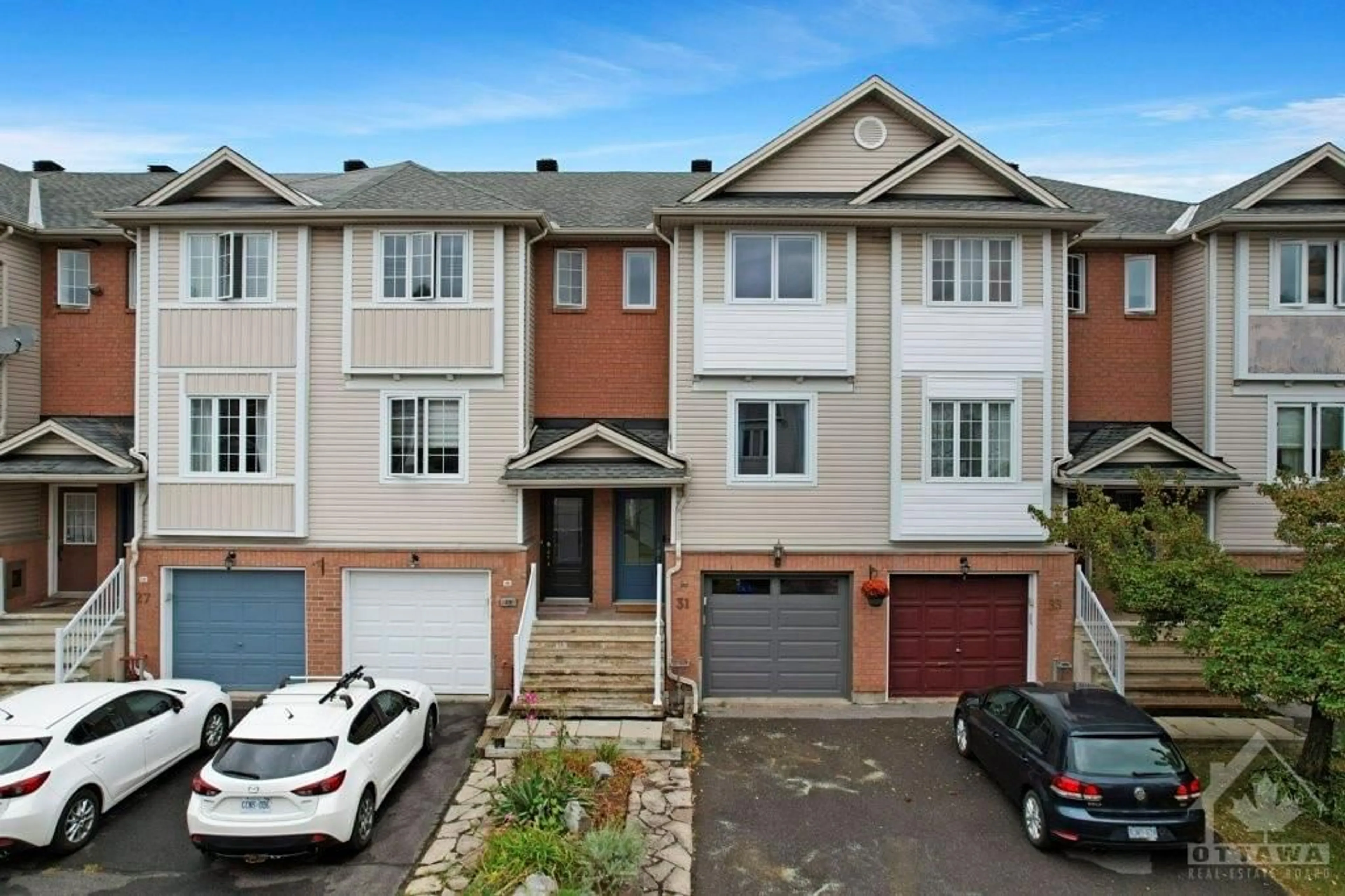 A pic from exterior of the house or condo for 31 YORKVILLE St, Ottawa Ontario K2C 4B5