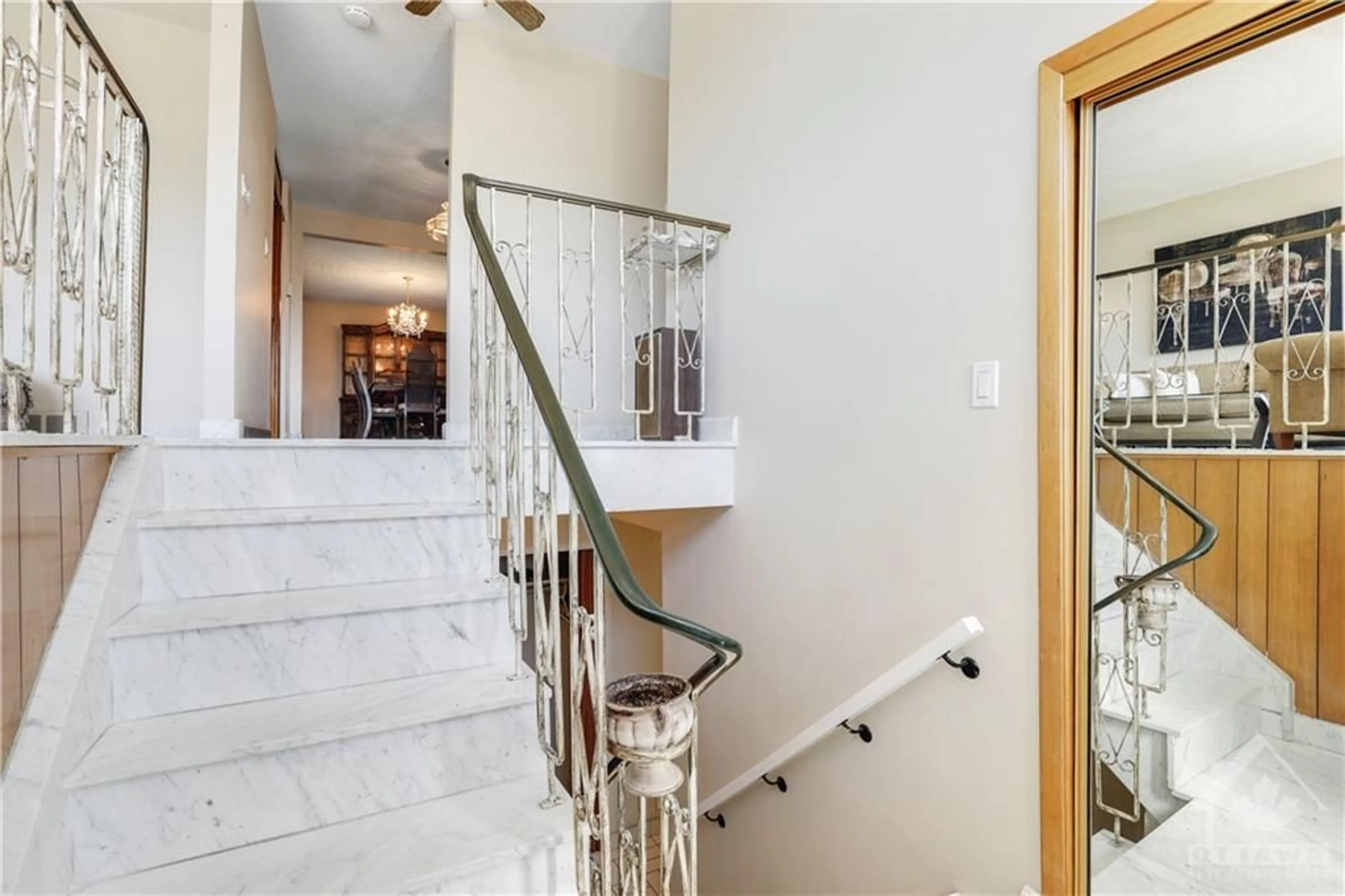 Indoor foyer, wood floors for 3 BARLYN Ave, Ottawa Ontario K2E 5C9