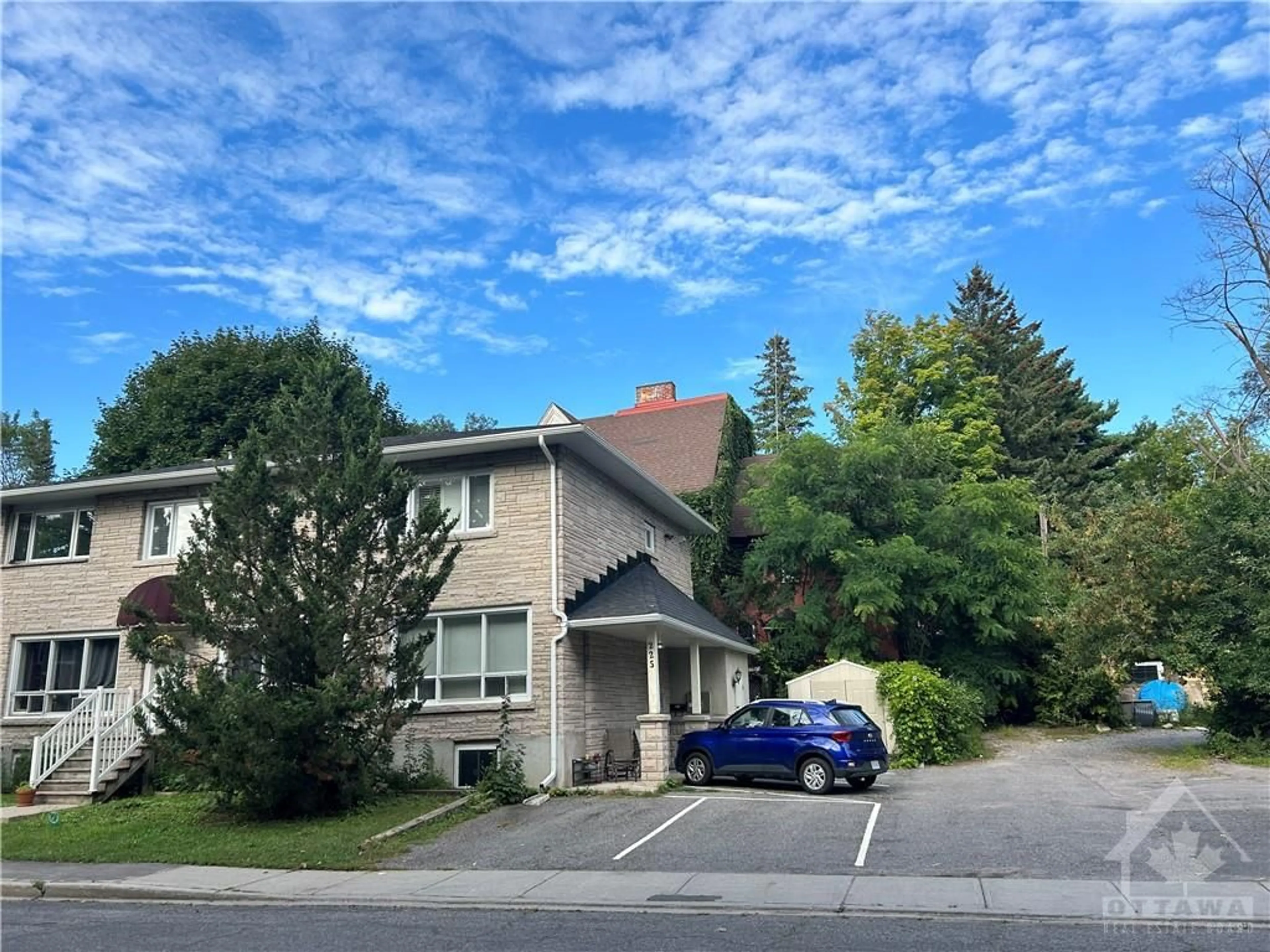 A pic from exterior of the house or condo, the street view for 225 COBOURG St, Ottawa Ontario K1N 8J2