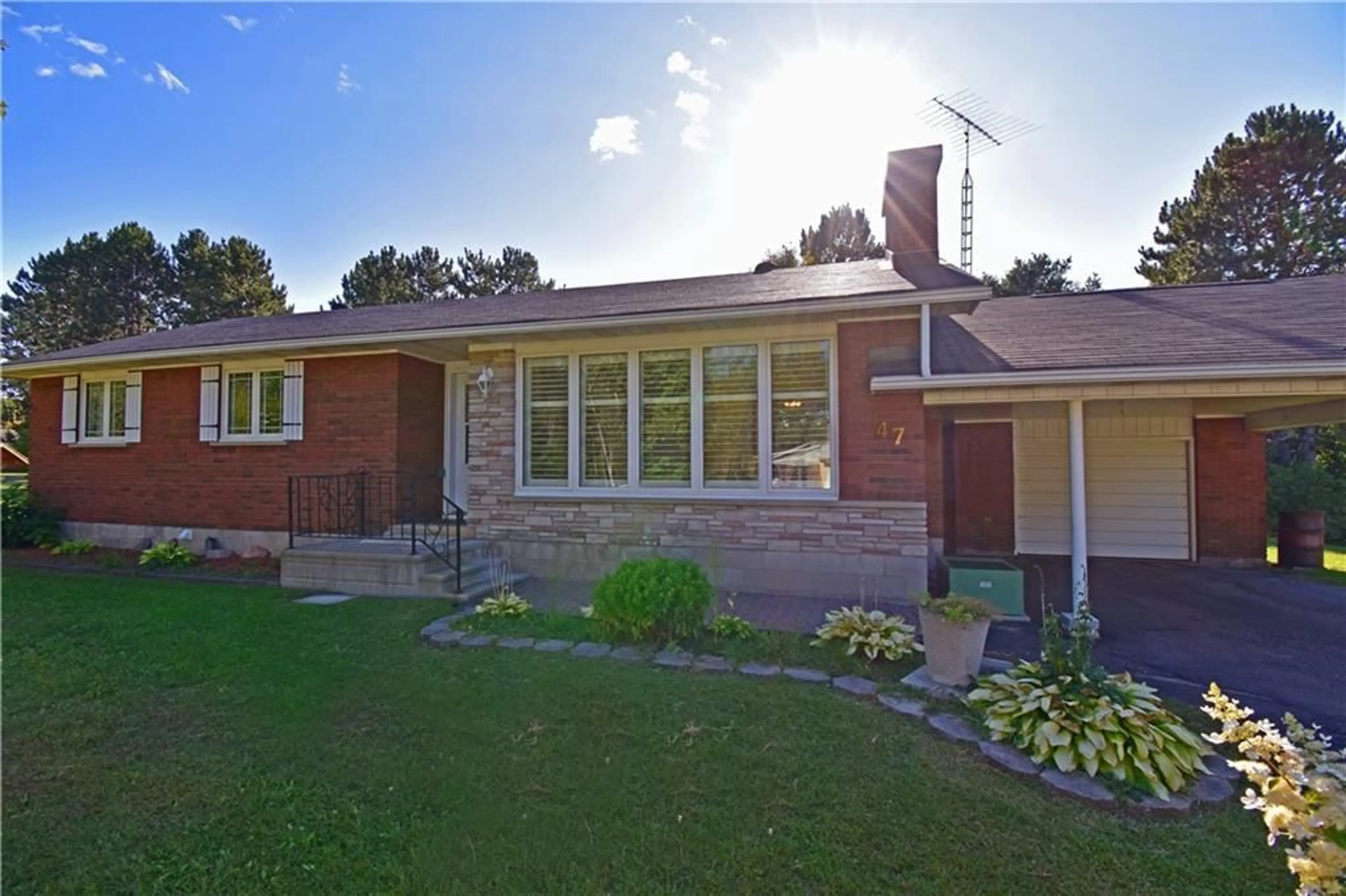 Home with brick exterior material for 47 HENRY St, Killaloe Ontario K0J 2A0