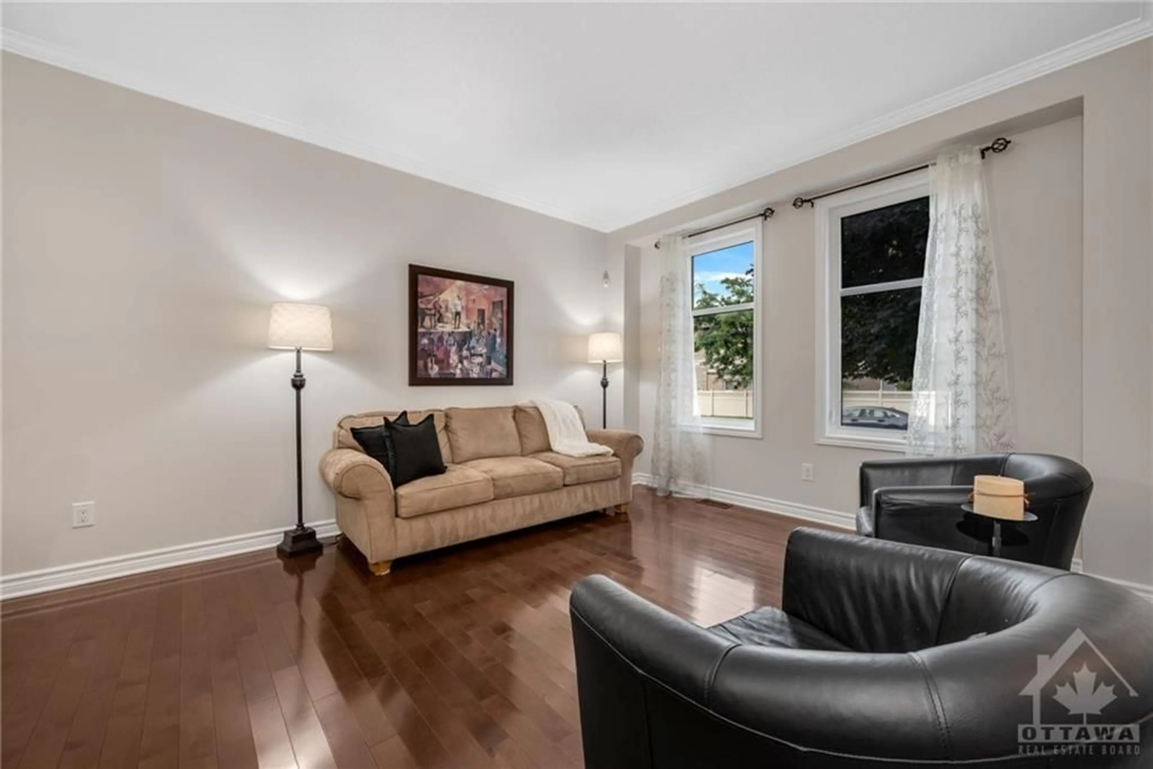 Living room, wood floors for 334 ABBEYDALE Cir, Ottawa Ontario K2K 0E9