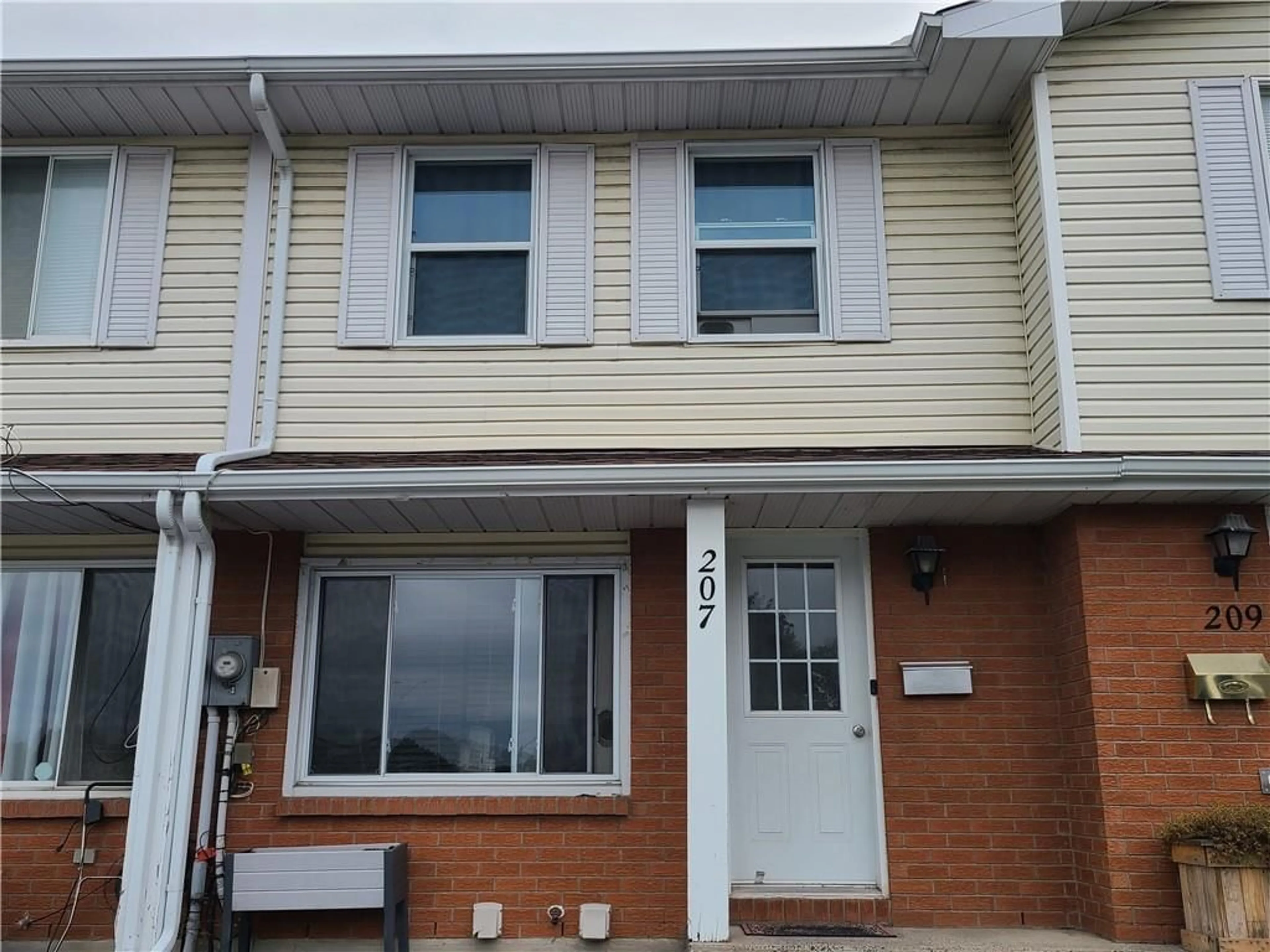 A pic from exterior of the house or condo for 207 LEMAY St, Cornwall Ontario K6H 3C2