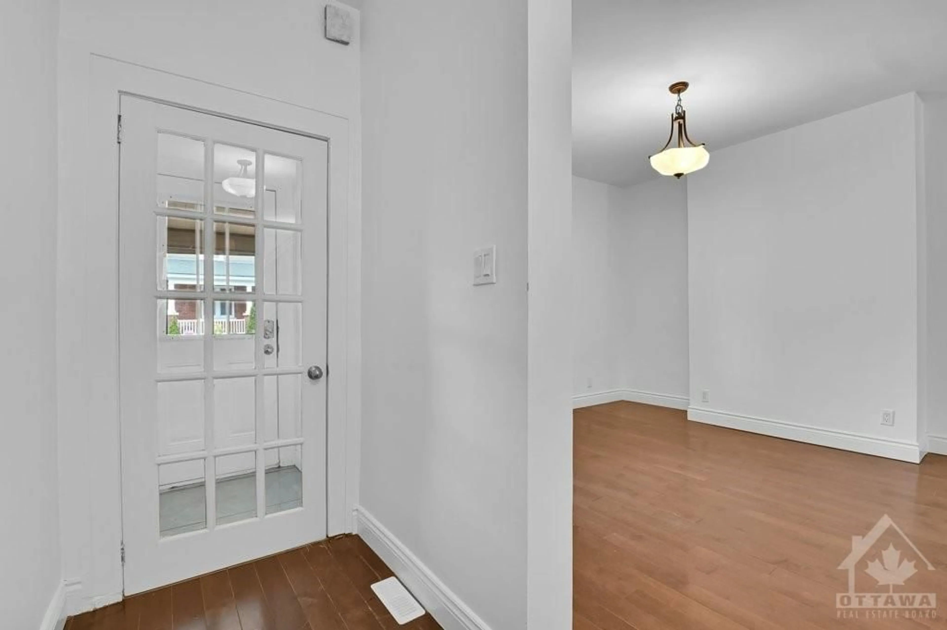 Indoor entryway, wood floors for 58 CLAREY Ave, Ottawa Ontario K1S 2R7