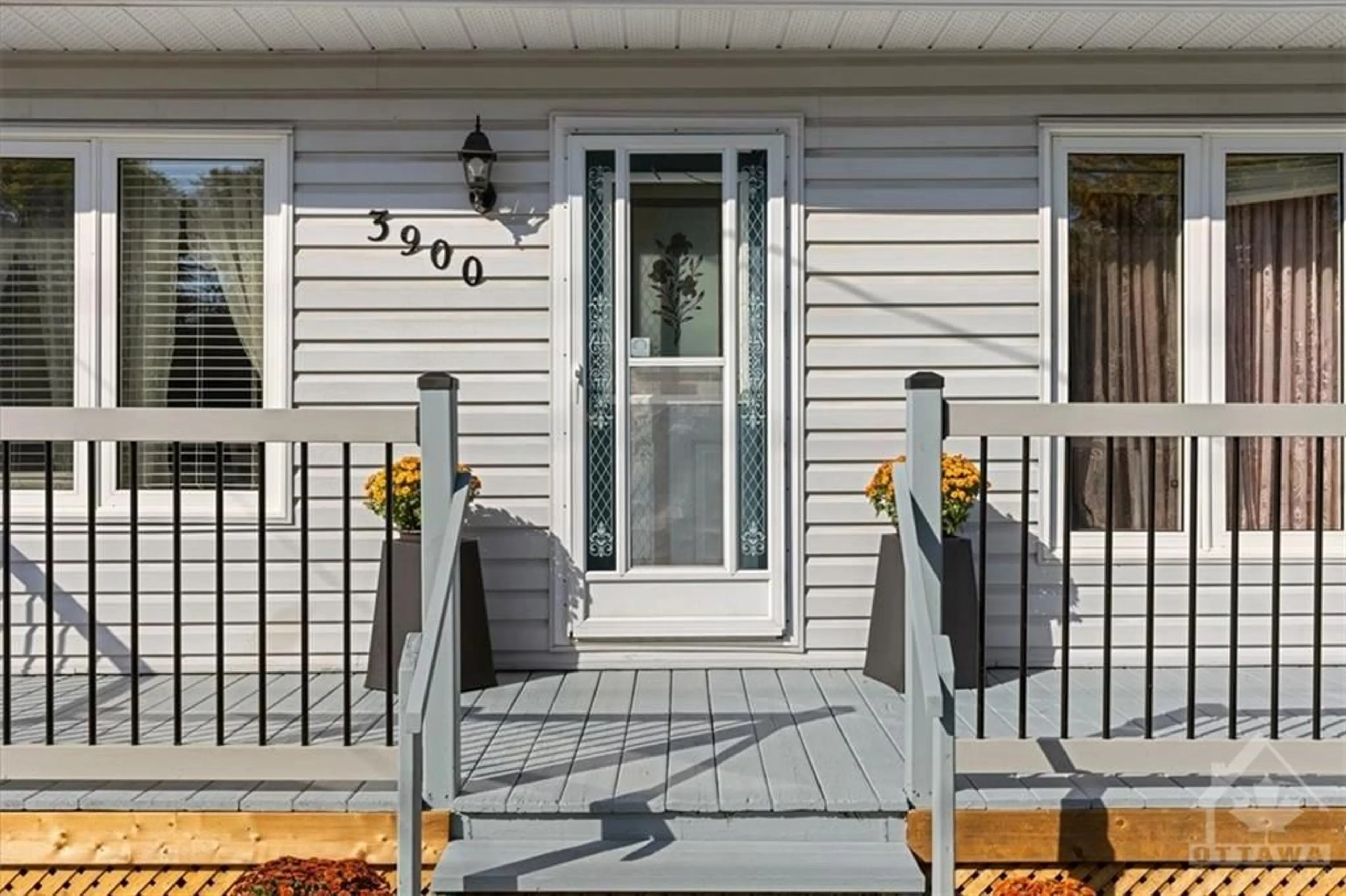 Indoor entryway, wood floors for 3900 CHAMPLAIN Rd, Bourget Ontario K0A 1E0