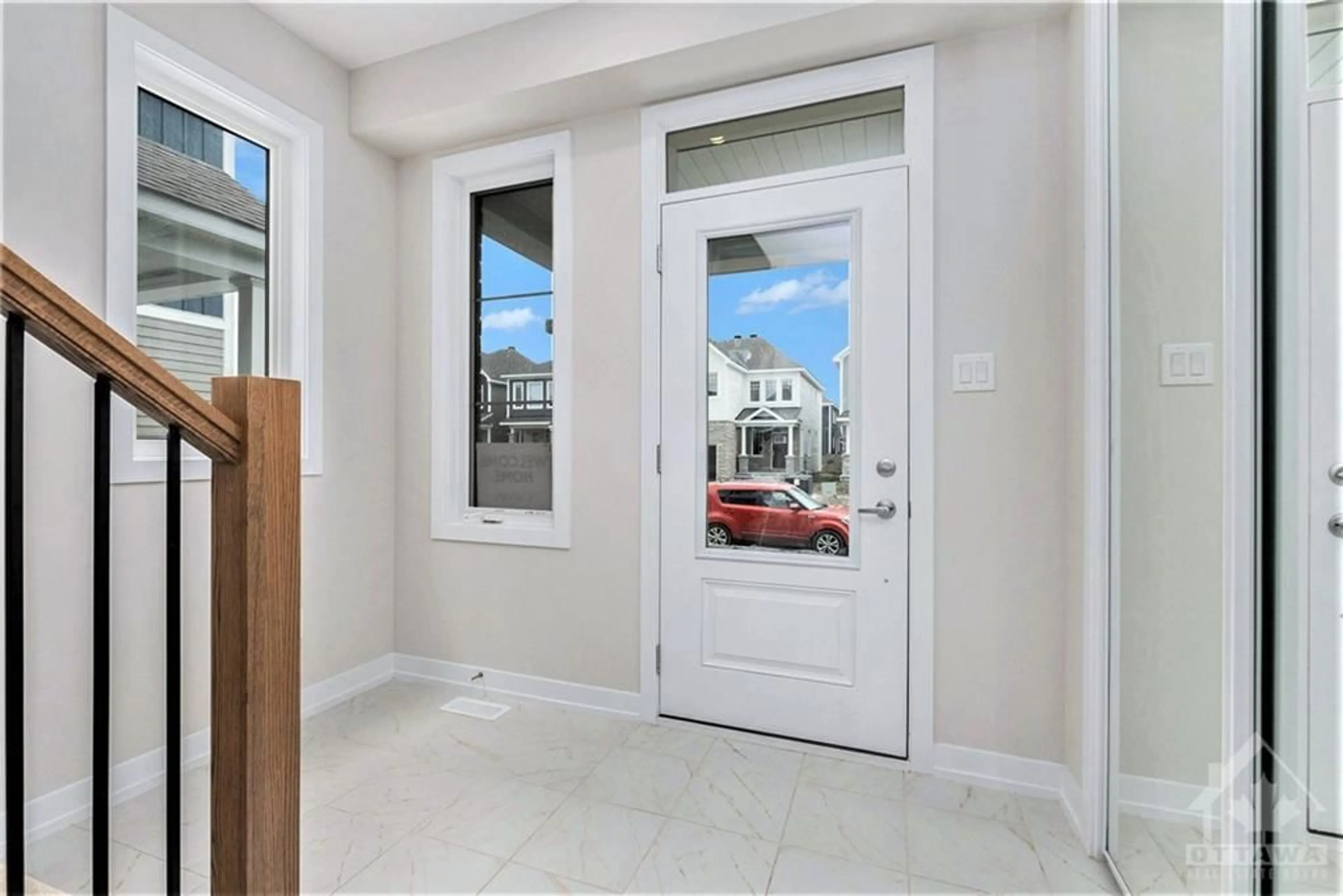 Indoor entryway, wood floors for 73 HACKAMORE Cres, Richmond Ontario K0A 2Z0