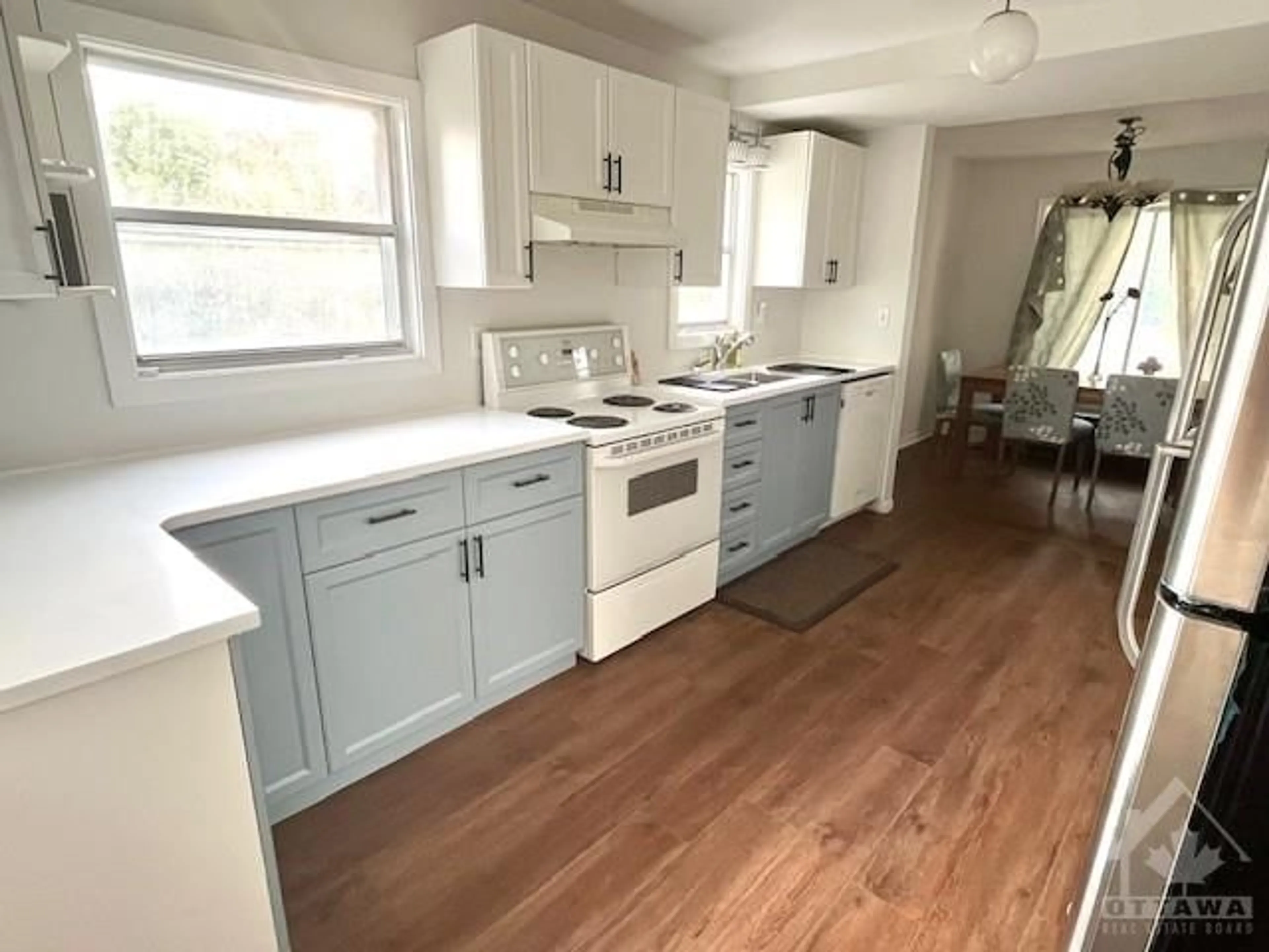 Kitchen for 60 MEADOWLANDS Dr, Ottawa Ontario K2G 2R6